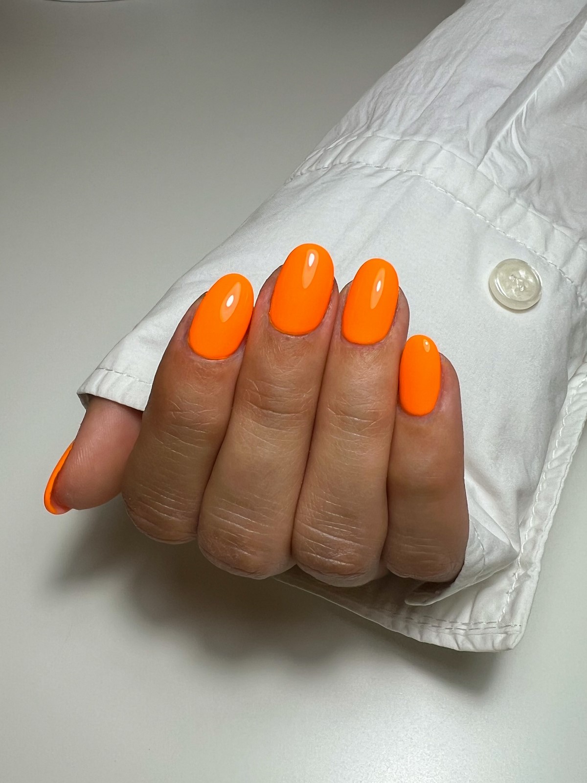 Маникюр весны 2026: цвета, из-за которых руки выглядят неухоженно