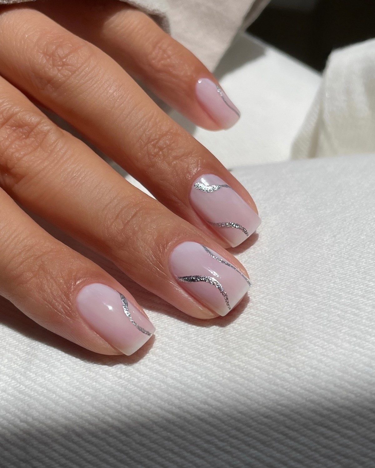 Маникюр весны 2026: цвет, который выглядит дорого без декора