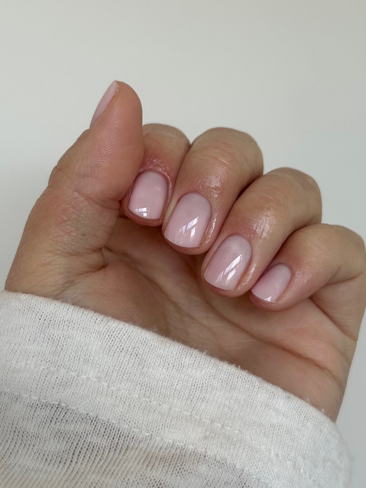 Мыльный маникюр весны 2026: эффект, который меняет все