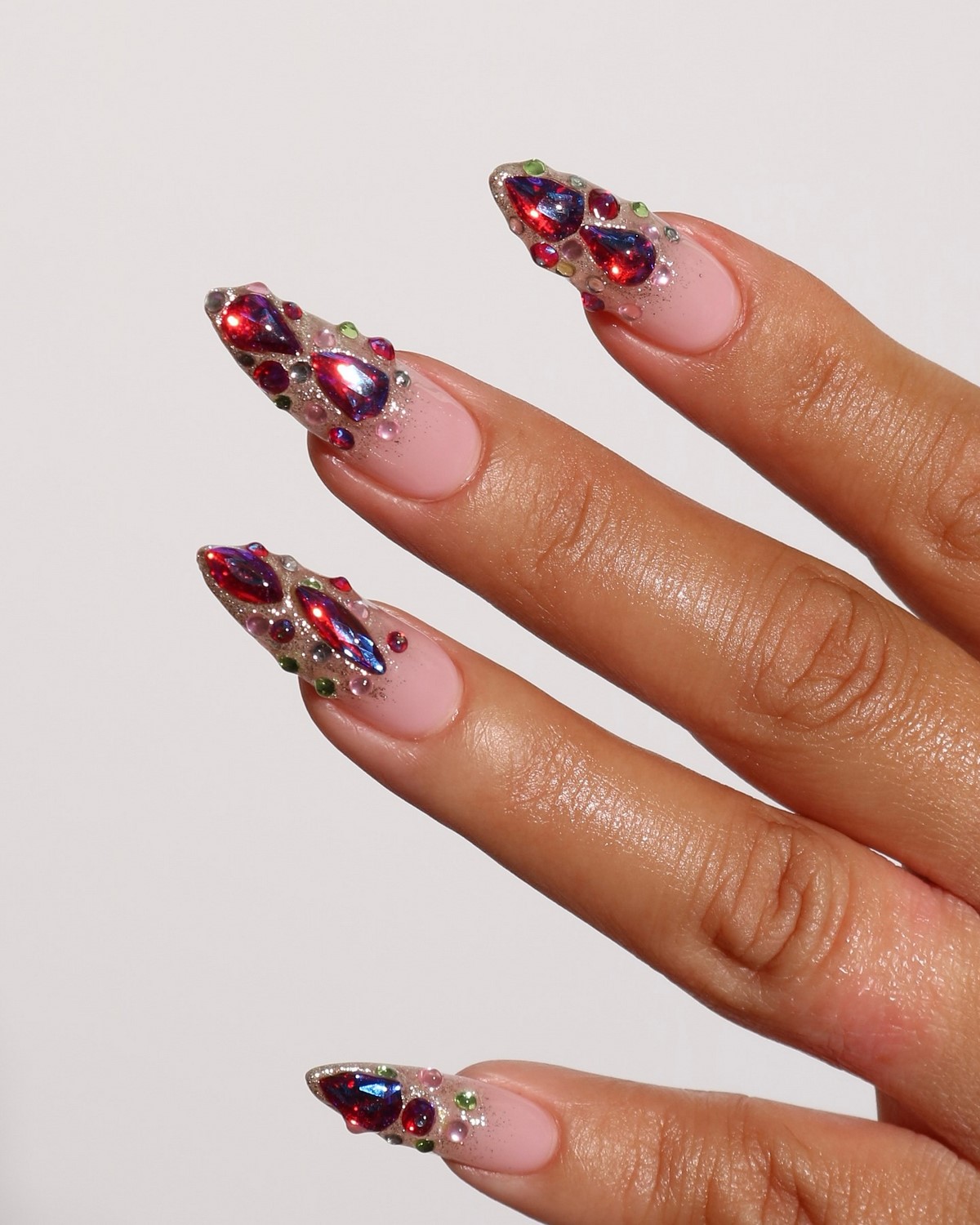 Пасхальный маникюр 2026: дизайны, которые портят даже идеальные руки