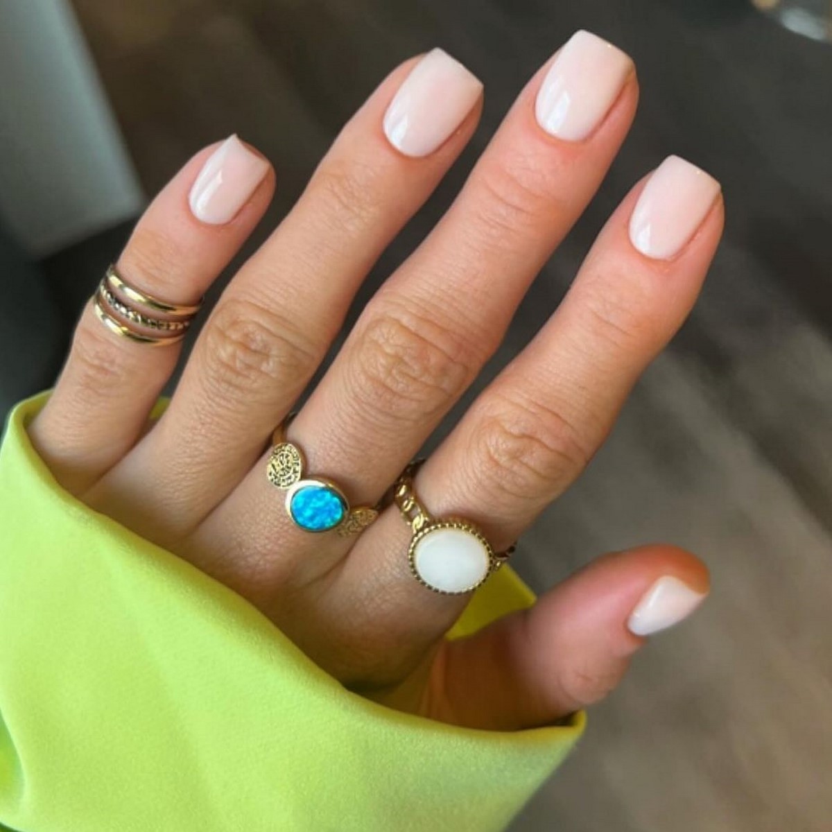 Маникюр весны 2026: оттенок, который заменяет дизайн