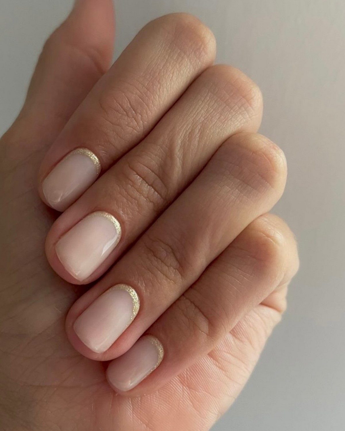 Маникюр весны 2026: цвет, который выглядит дорого без декора