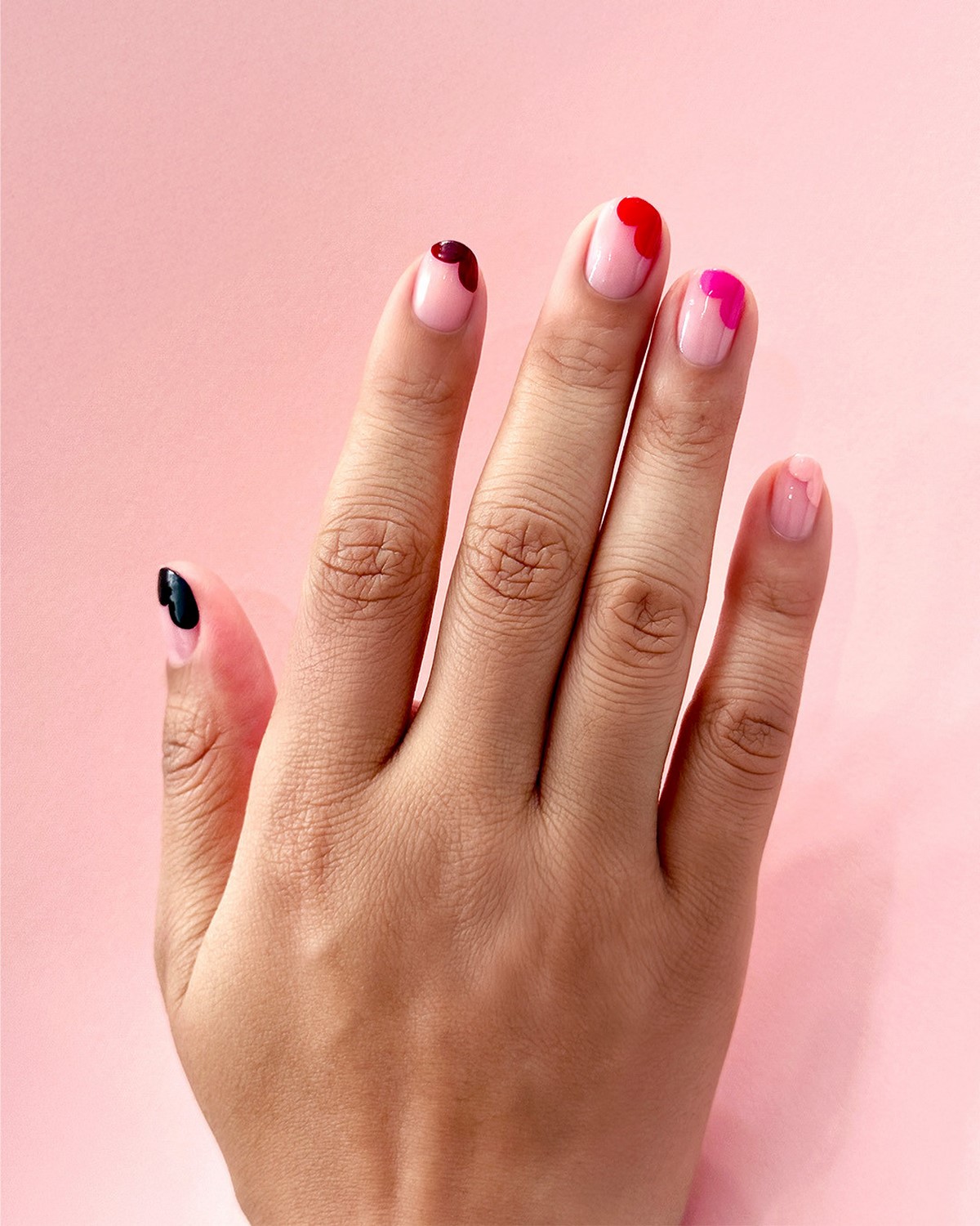 Маникюр на апрель 2026: цвета, которые хочется носить каждый день