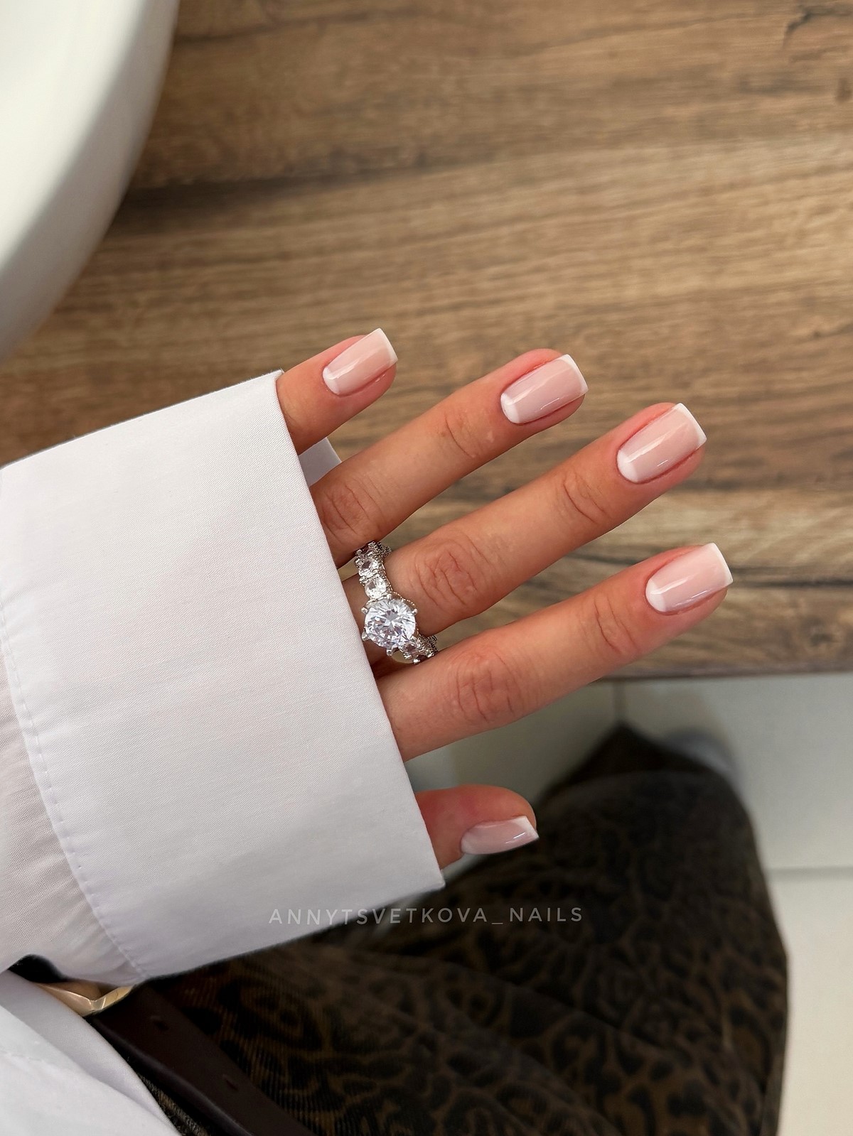 Маникюр весны 2026: оттенки, которые делают руки аккуратными