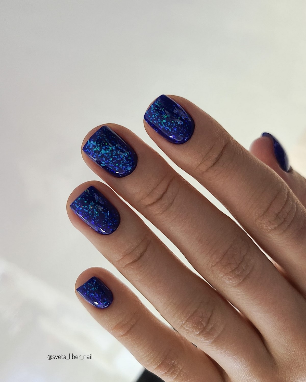 Маникюр весны 2026: цвета, из-за которых руки выглядят неухоженно