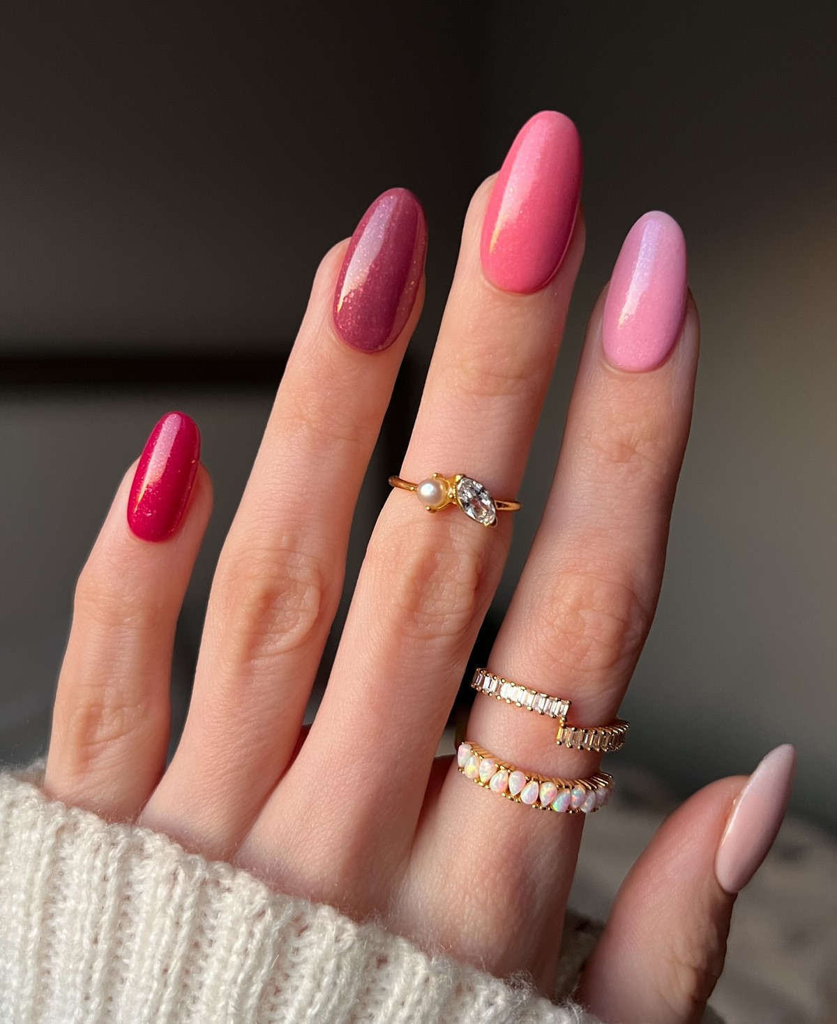 Маникюр апреля 2026: 6 оттенков, которые выглядят дороже пастели