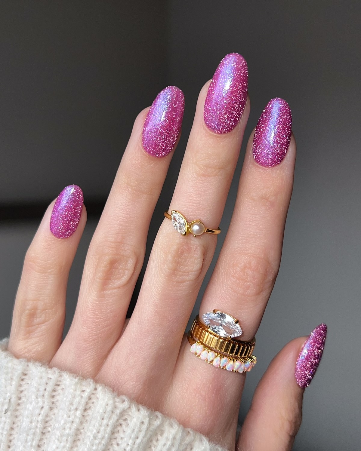 Маникюр апреля 2026: 6 оттенков, которые выглядят дороже пастели