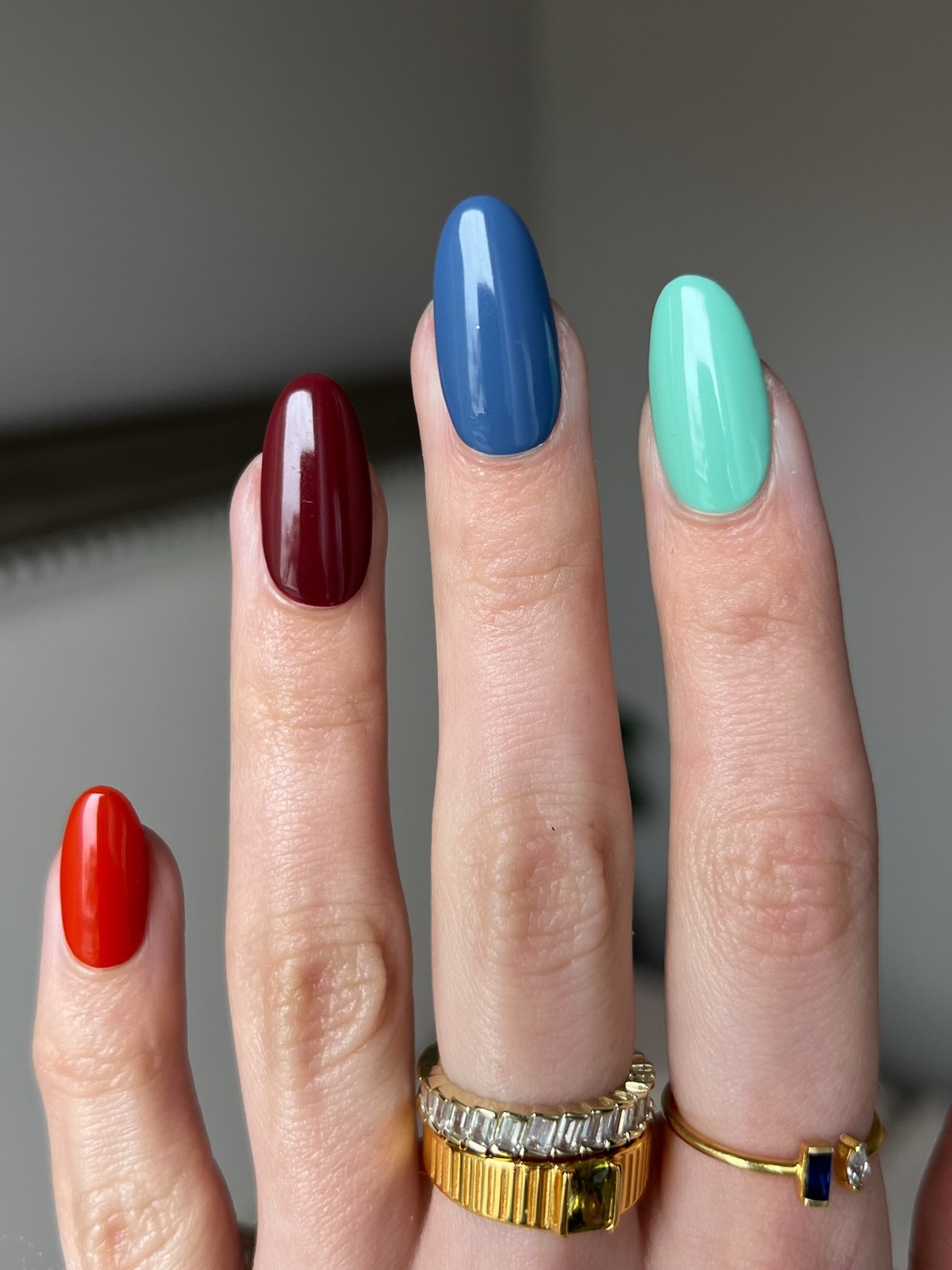 Маникюр апреля 2026: 6 оттенков, которые выглядят дороже пастели