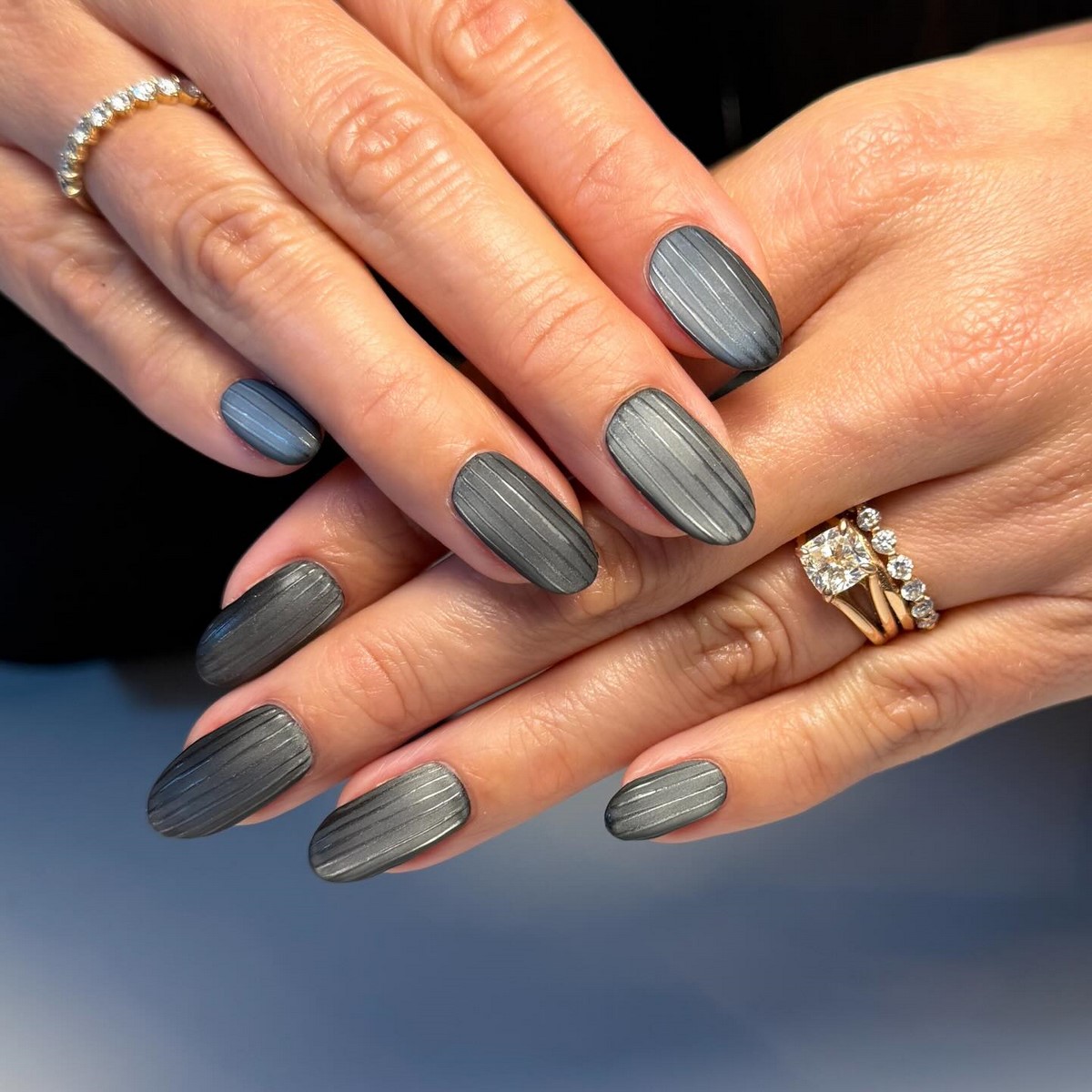 Маникюр апреля 2026: 6 оттенков, которые выглядят дороже пастели