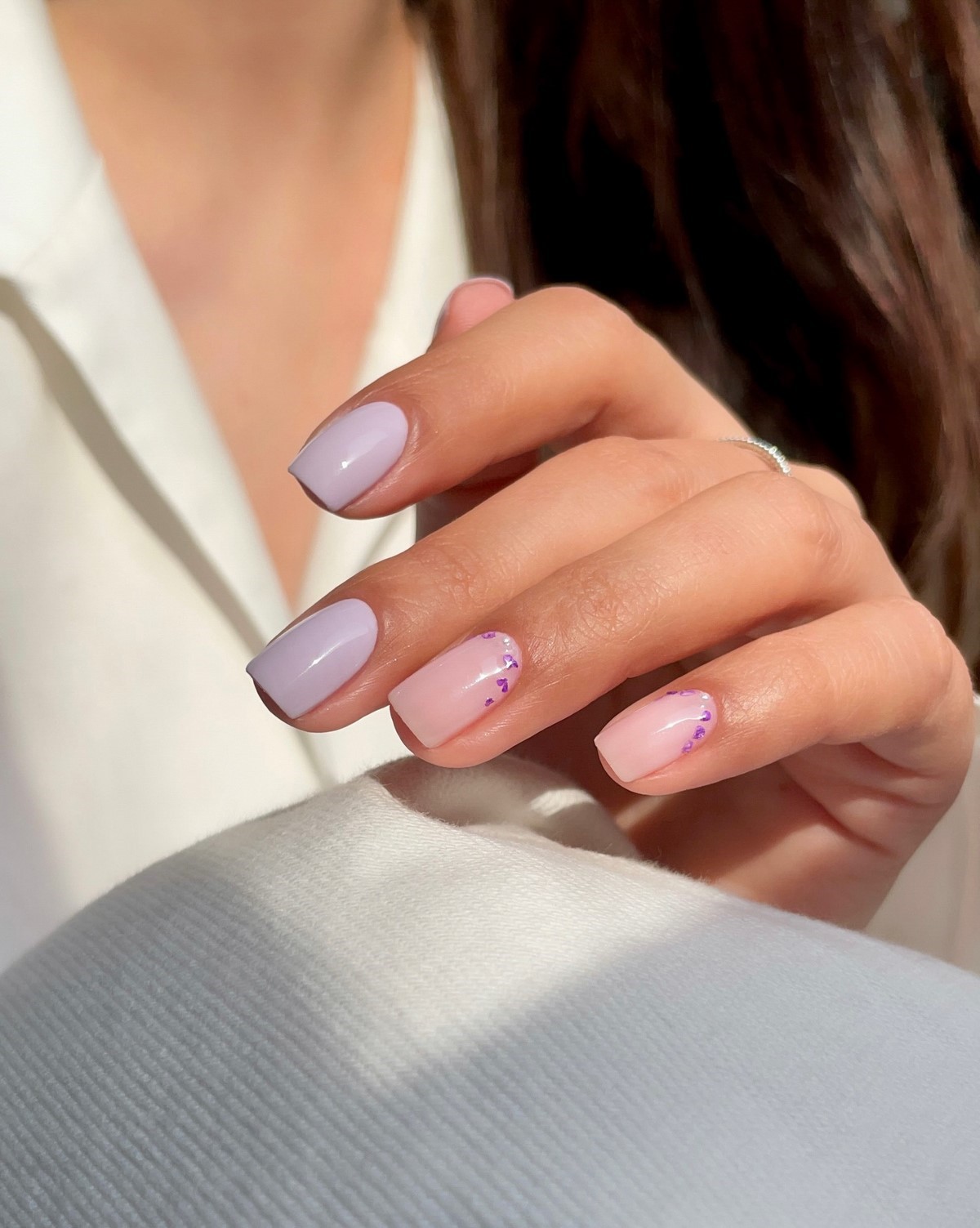 Маникюр апреля 2026: 6 оттенков, которые выглядят дороже пастели