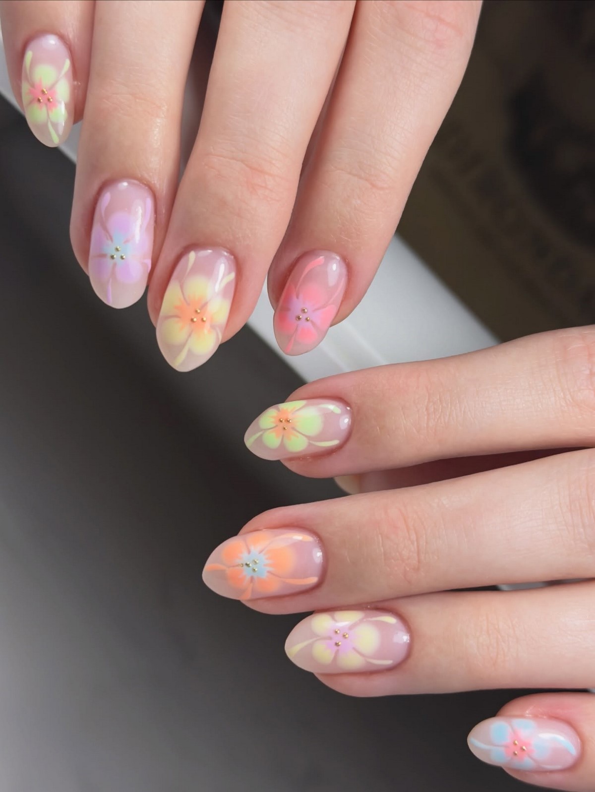 Маникюр на апрель 2026: цвета, которые хочется носить каждый день