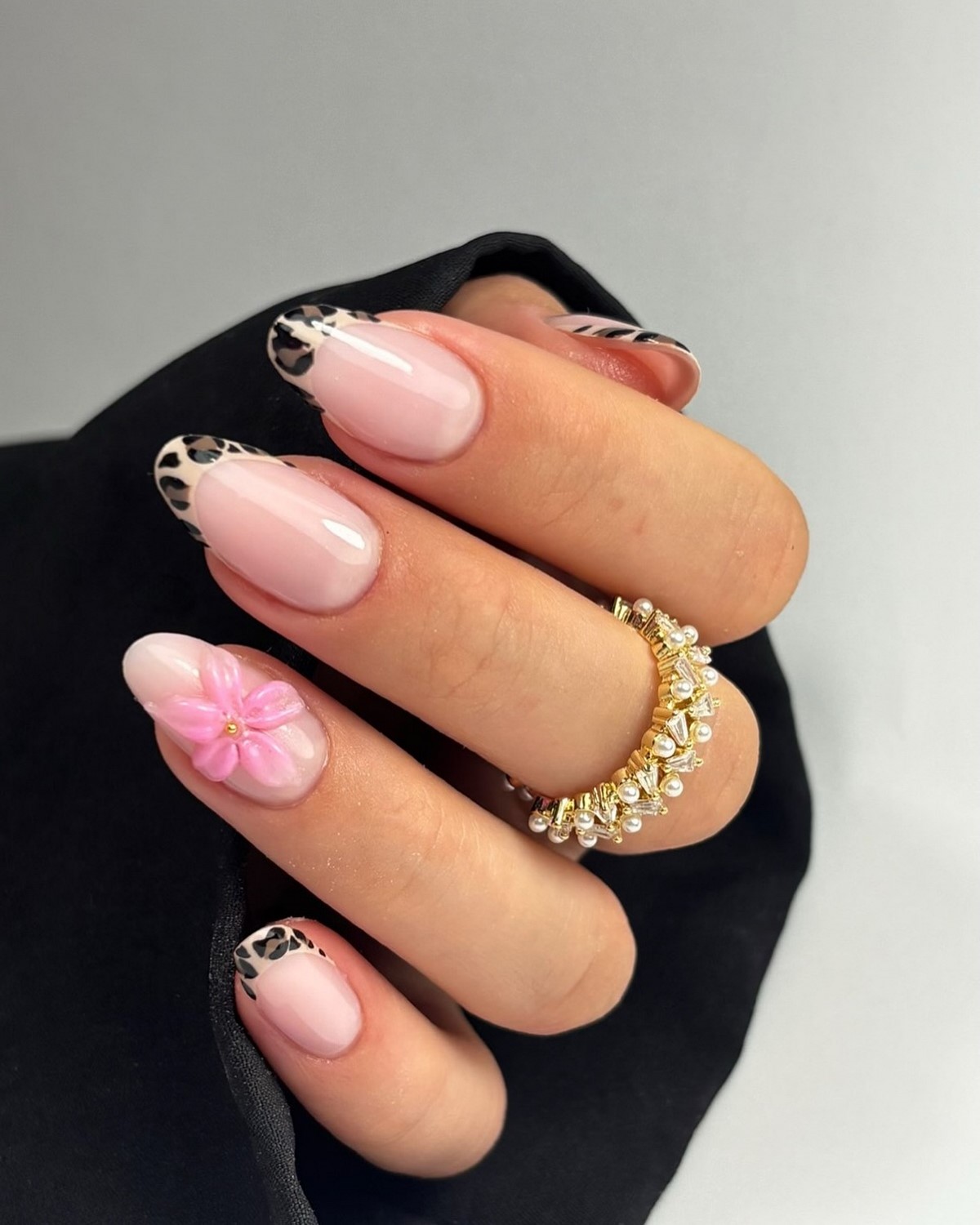 Маникюр на апрель 2026: цвета, которые хочется носить каждый день