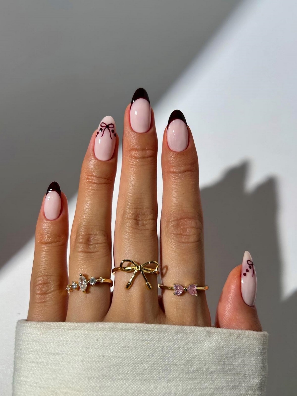 Маникюр на апрель 2026: цвета, которые хочется носить каждый день