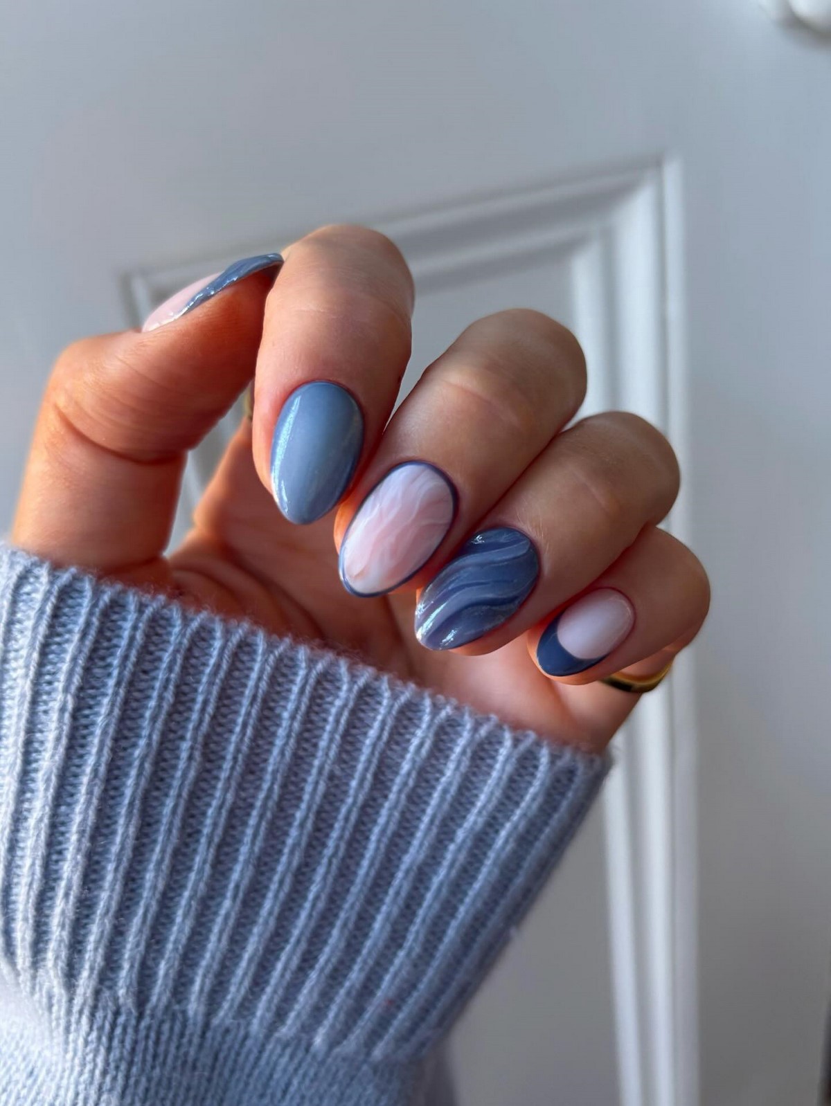 Маникюр на апрель 2026: цвета, которые хочется носить каждый день