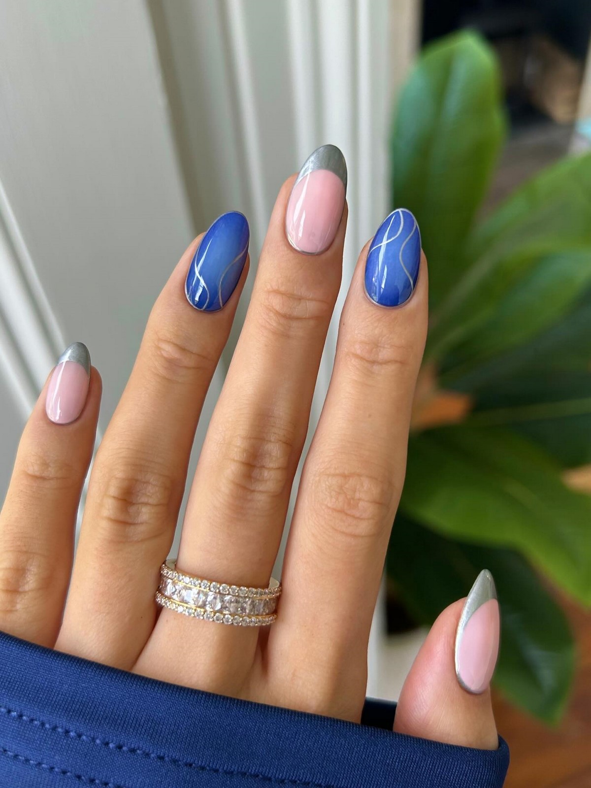 Маникюр на апрель 2026: цвета, которые хочется носить каждый день