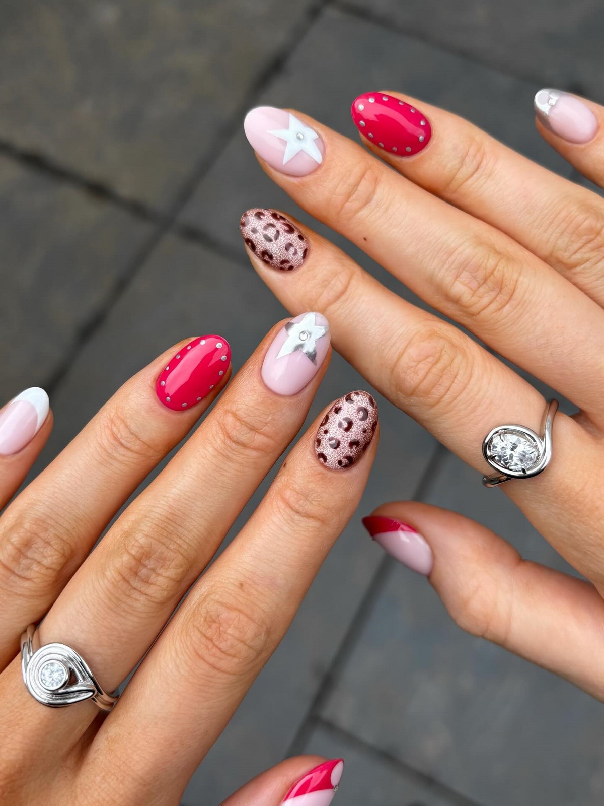 Маникюр на апрель 2026: цвета, которые хочется носить каждый день