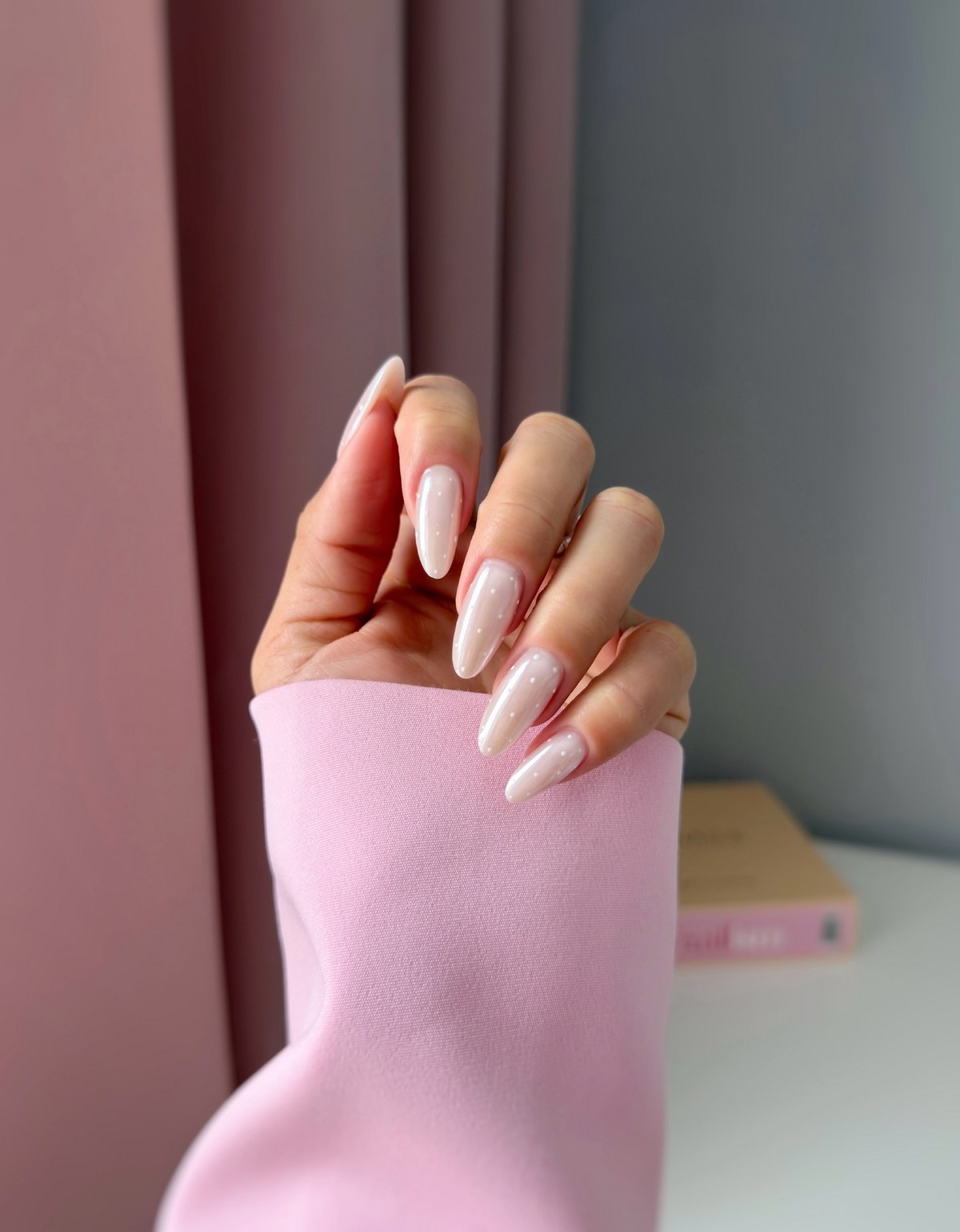 Маникюр весны 2026: оттенки, которые вытесняют беж