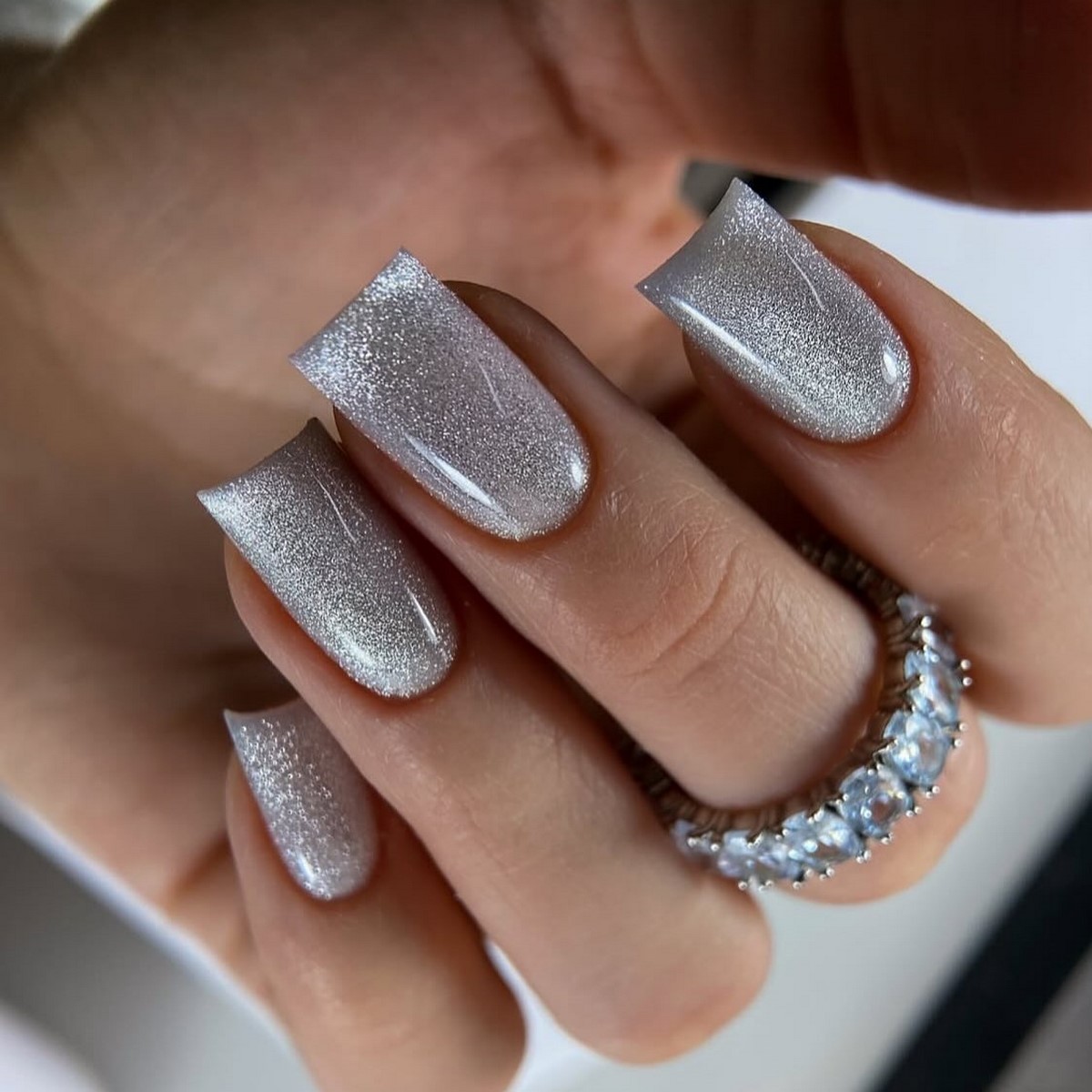 Маникюр весны 2026: оттенки, которые вытесняют беж