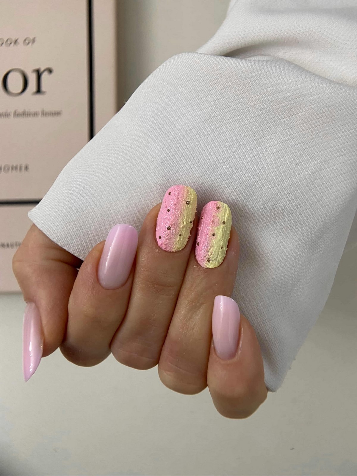 Маникюр весны 2026: оттенки, которые вытесняют беж