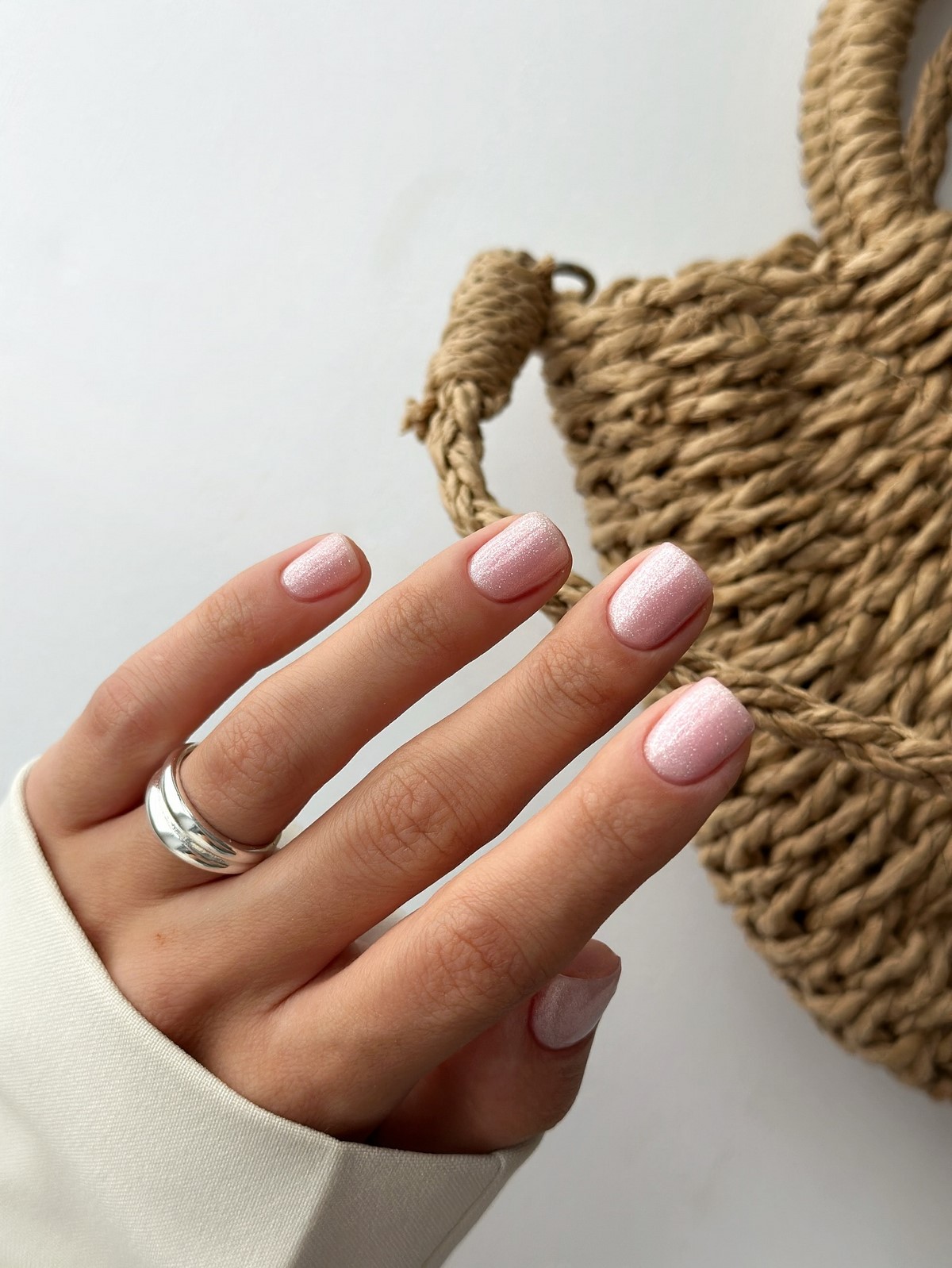 Маникюр весны 2026: 5 оттенков, которые заменяют розовый