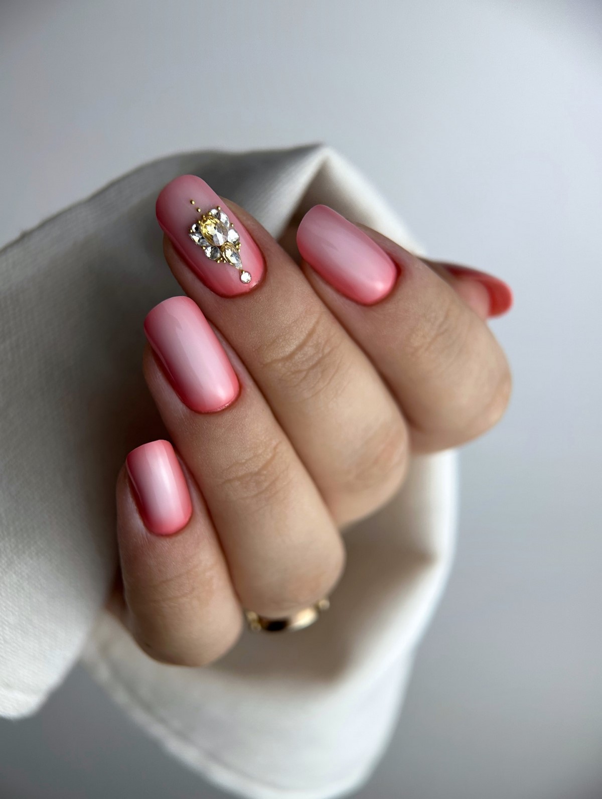 Маникюр весны 2026: 5 оттенков, которые заменяют розовый