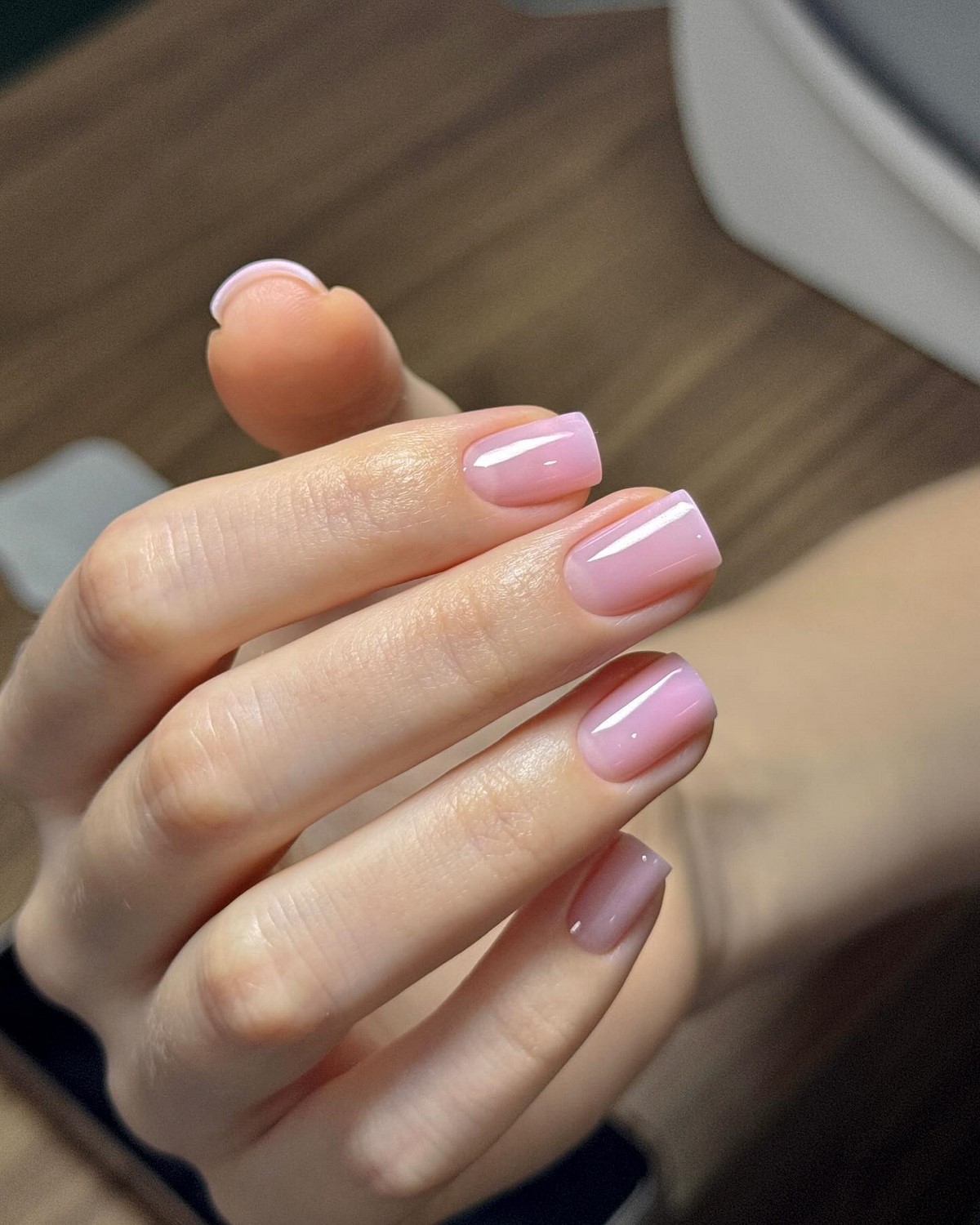 Маникюр весны 2026: 5 оттенков, которые заменяют розовый