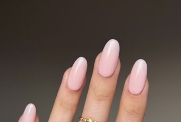 Маникюр весны 2026: 7 оттенков, которые уверенно заменяют нюд