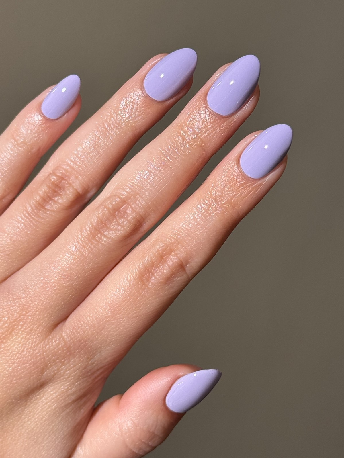 Маникюр весны 2026: 7 оттенков, которые уверенно заменяют нюд