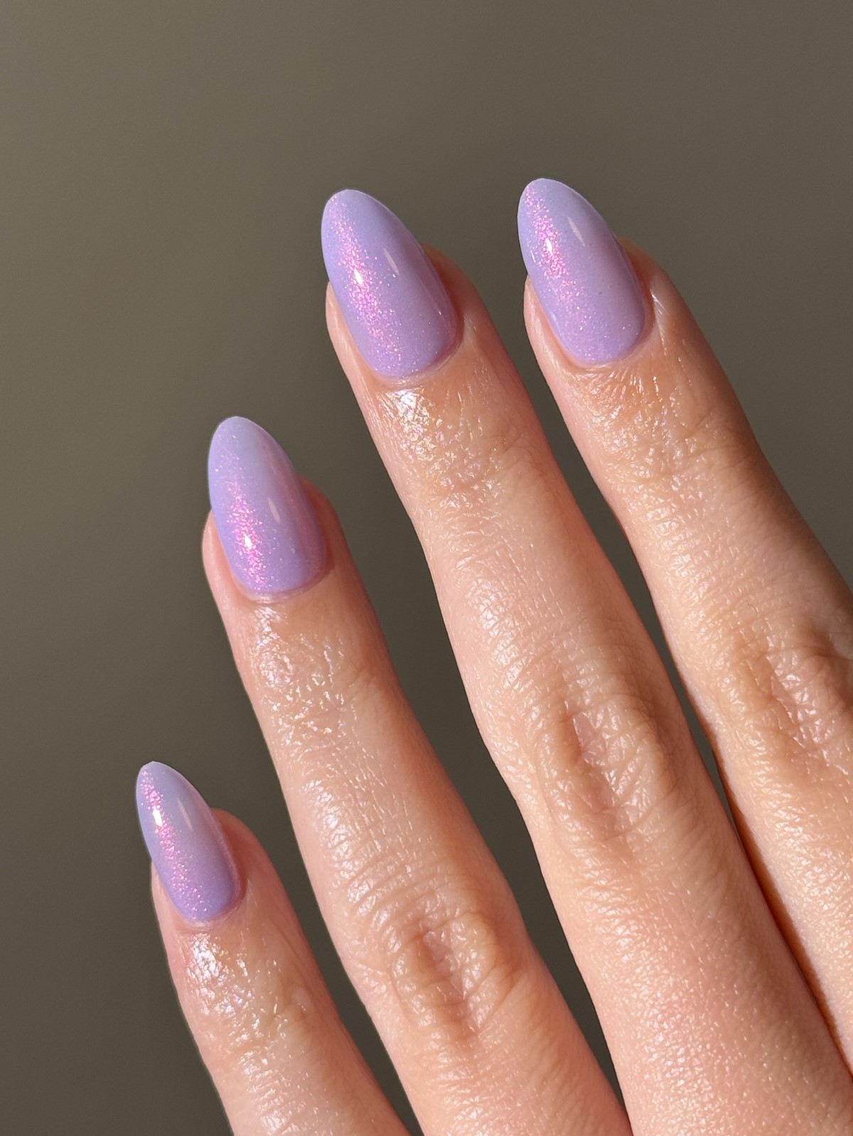 Маникюр весны 2026: 7 оттенков, которые уверенно заменяют нюд