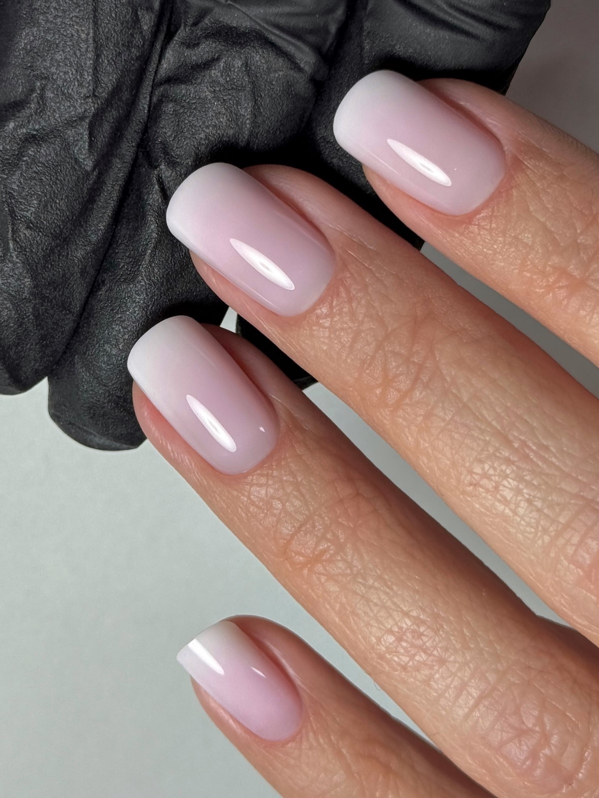 Маникюр весны 2026: 7 оттенков, которые уверенно заменяют нюд