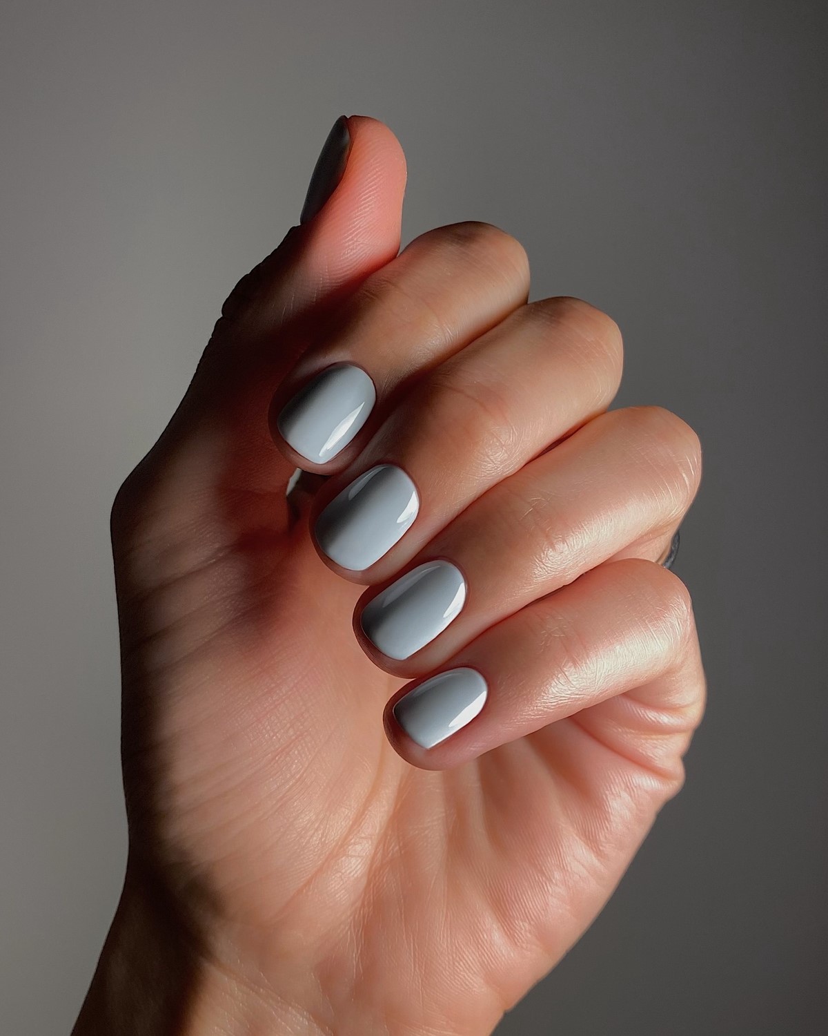 Маникюр весны 2026: 7 оттенков, которые уверенно заменяют нюд