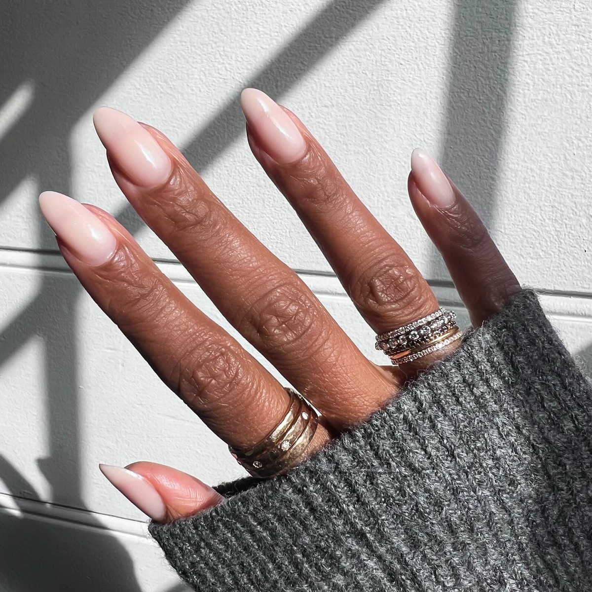 Маникюр весны 2026: 7 оттенков, которые уверенно заменяют нюд