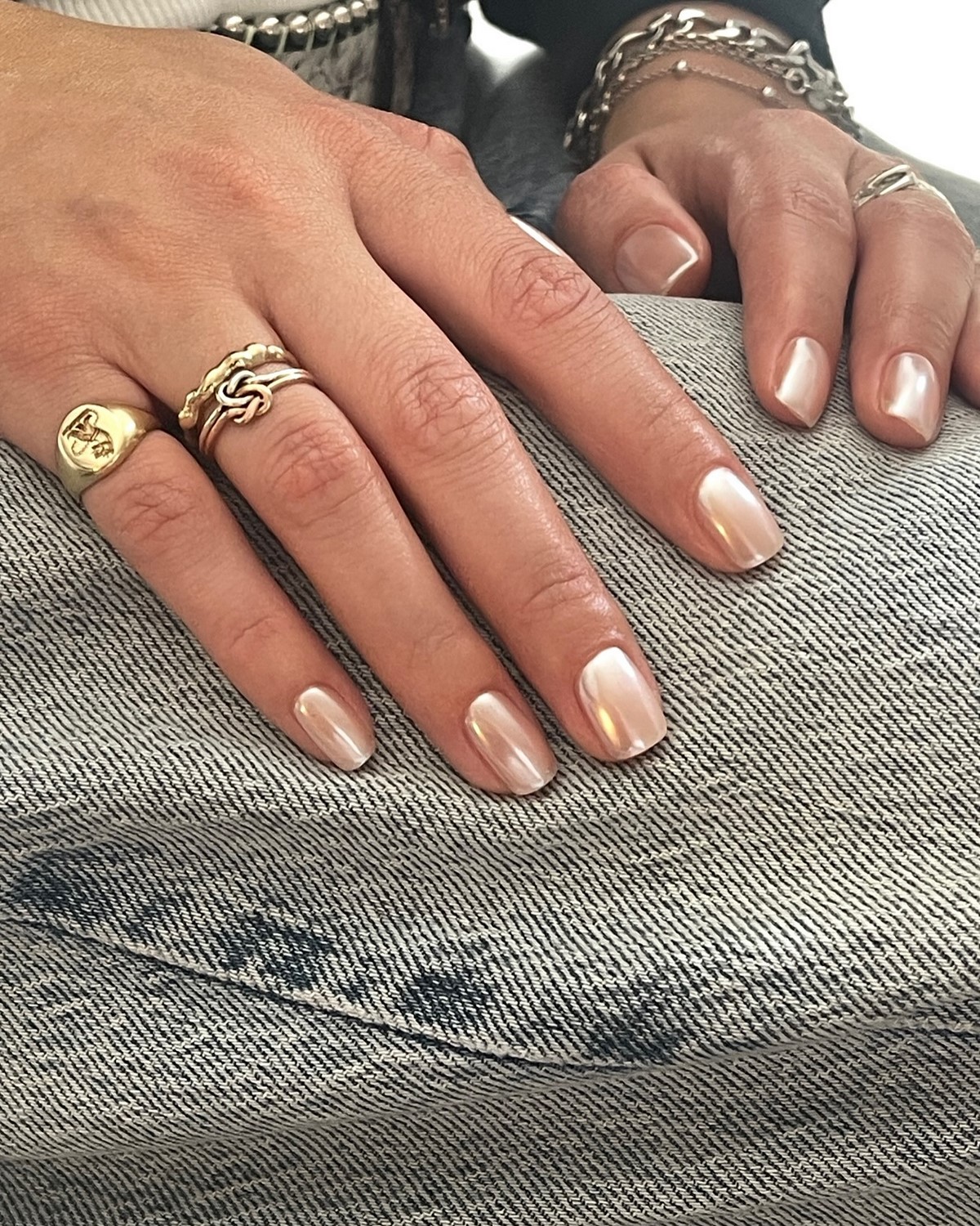 Маникюр весны 2026: оттенки, которые заменяют сложный дизайн