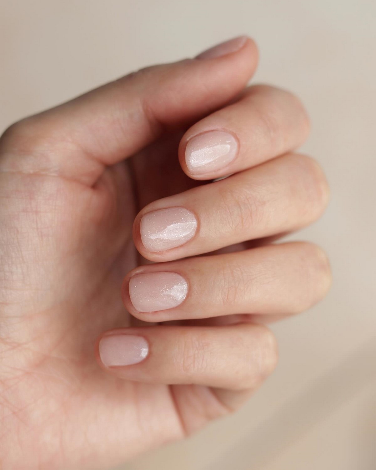 Маникюр весны 2026: оттенки, которые заменяют сложный дизайн