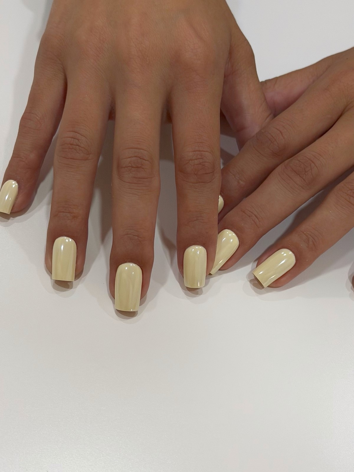 Маникюр весны 2026: какие оттенки заменяют красный