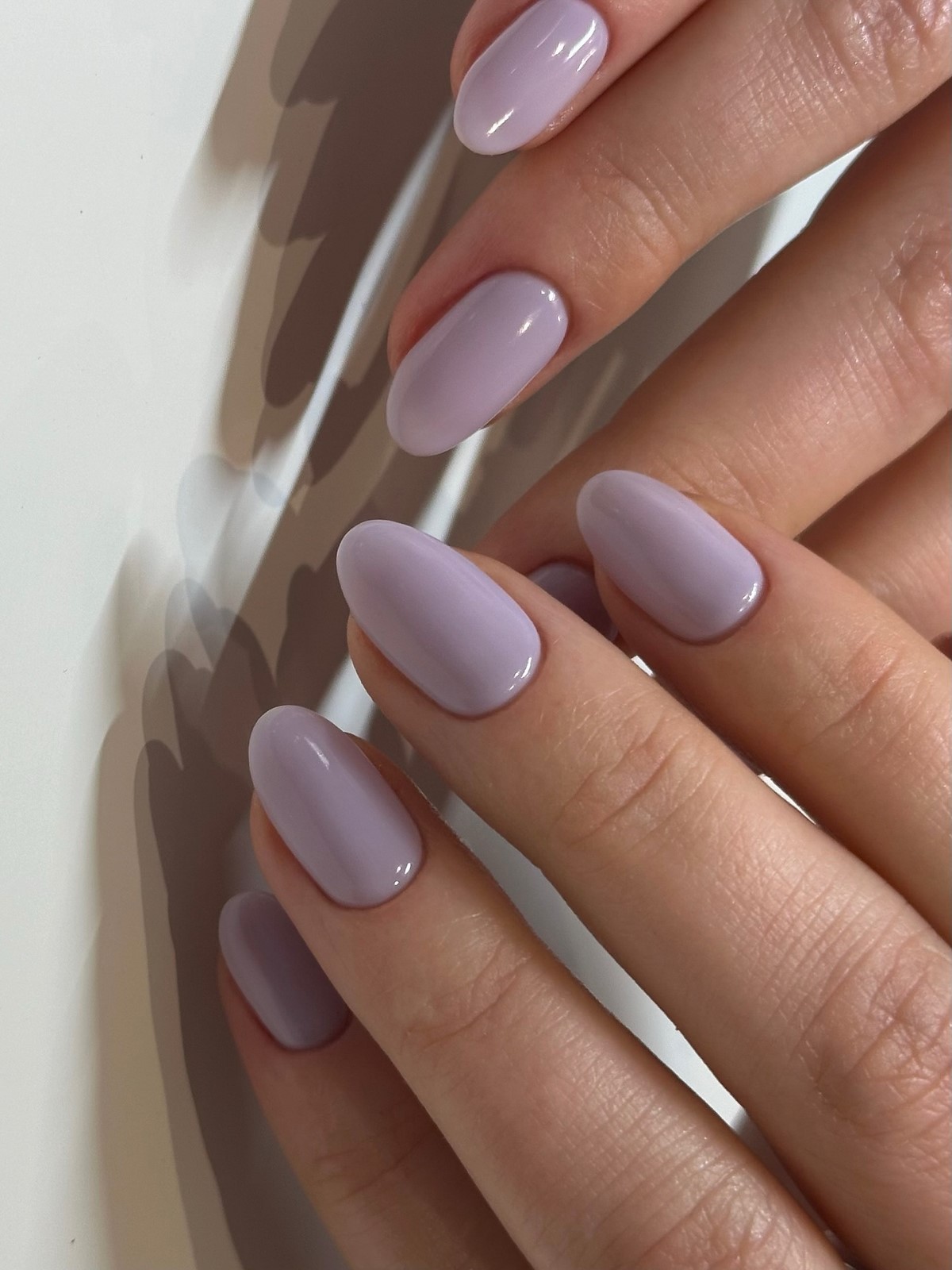 Маникюр весны 2026: какие оттенки заменяют красный