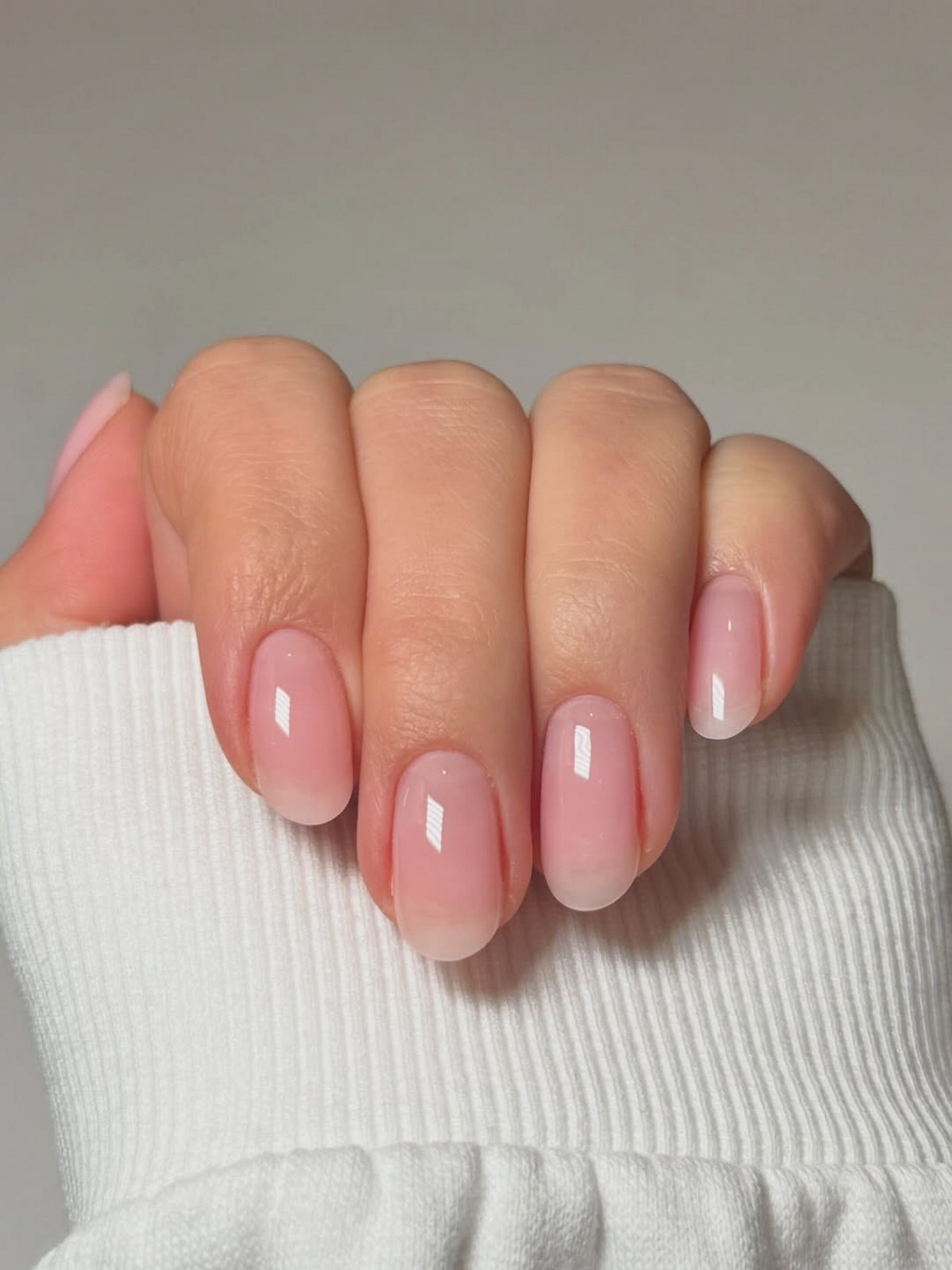 Маникюр весны 2026: какие оттенки заменяют красный