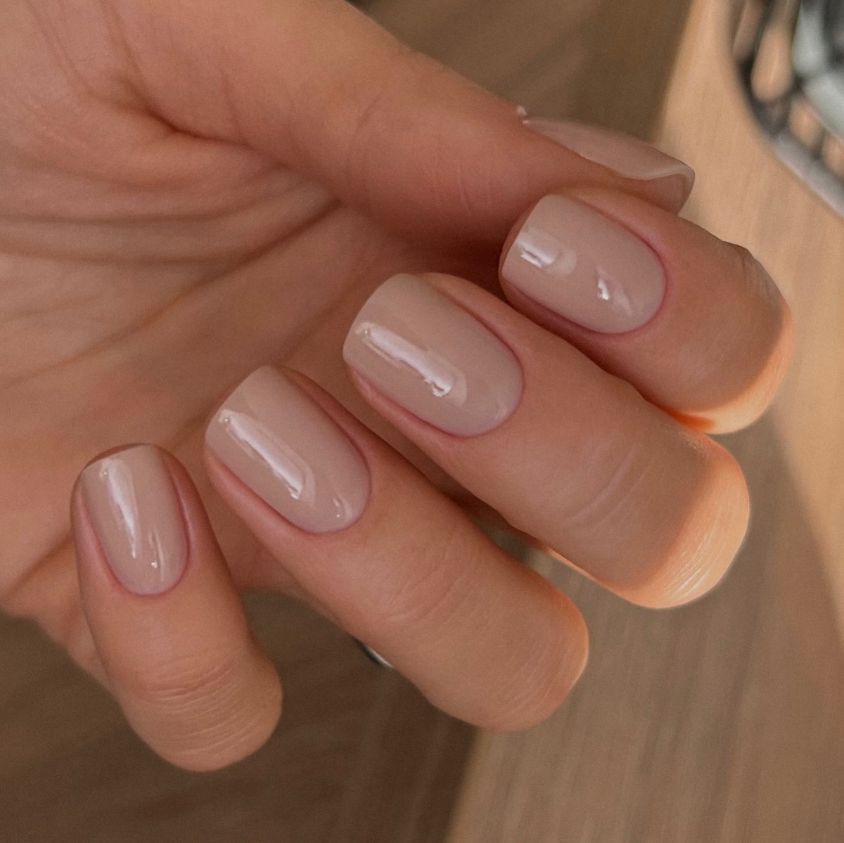 Маникюр весны 2026: какие оттенки заменяют красный