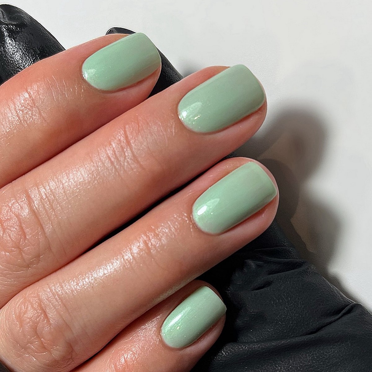 Маникюр весны 2026: какие оттенки заменяют красный