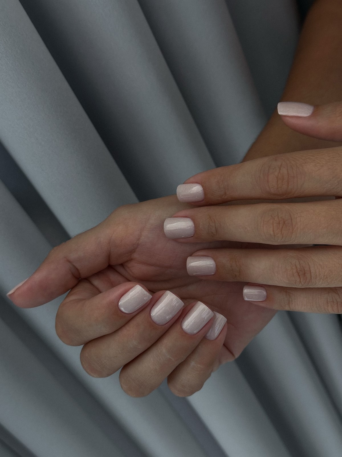 Маникюр весны 2026: цвет, который выглядит дорого без декора