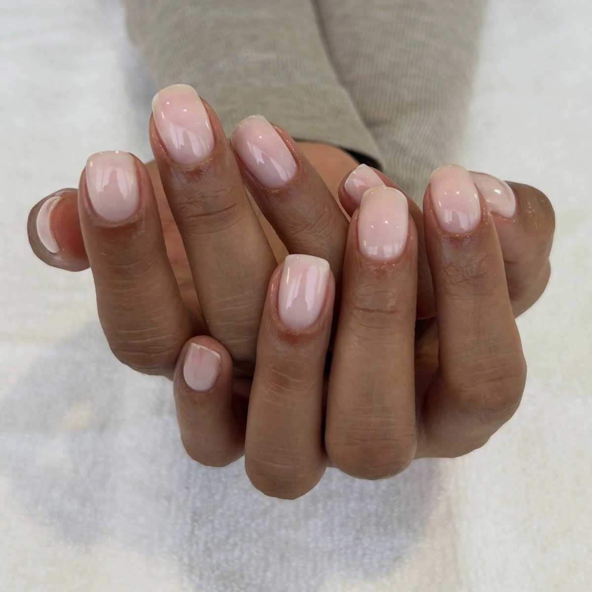 Маникюр весны 2026: оттенок, который заменяет дизайн