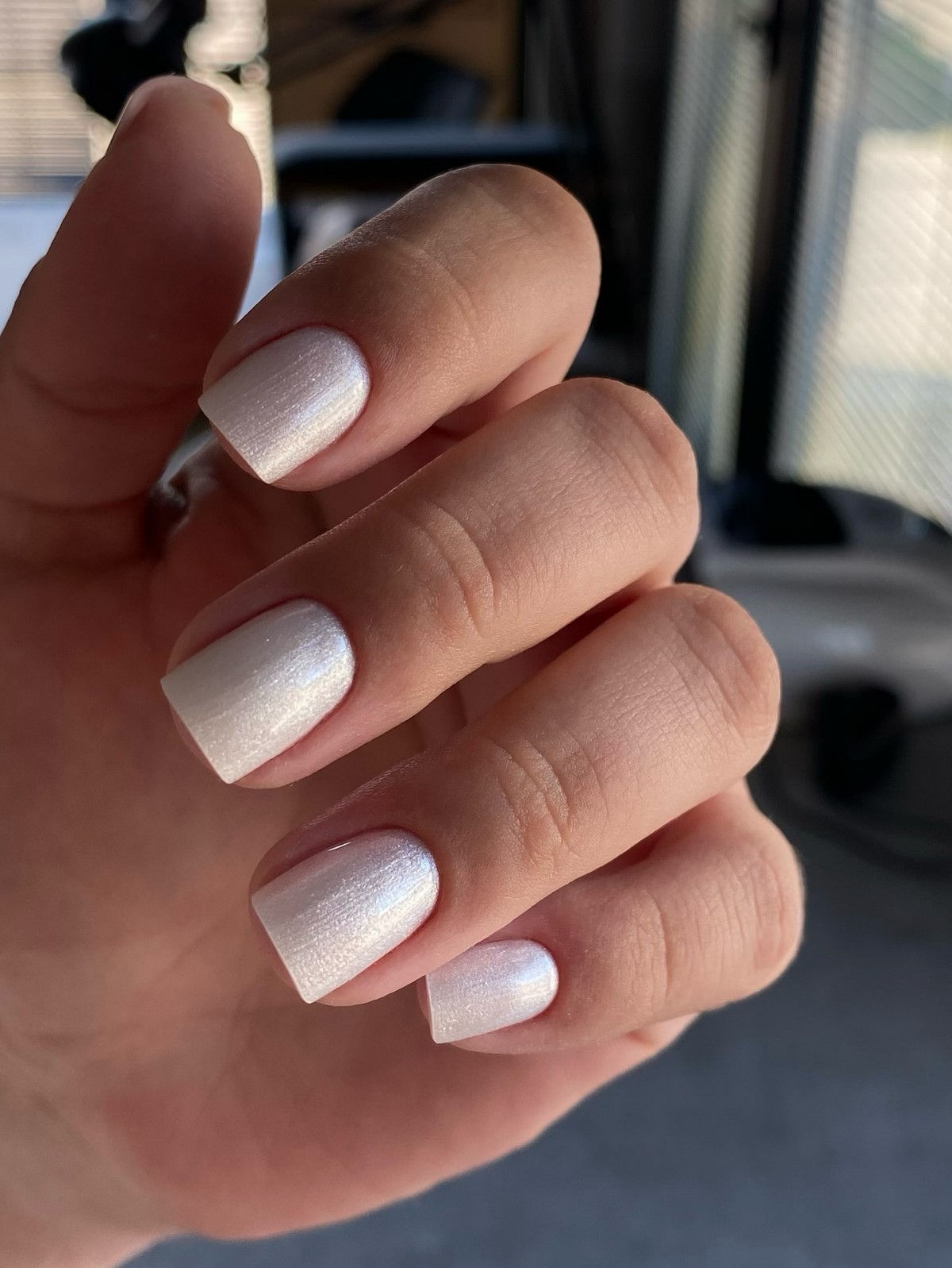 Маникюр весны 2026: цвет, который выглядит дорого без декора