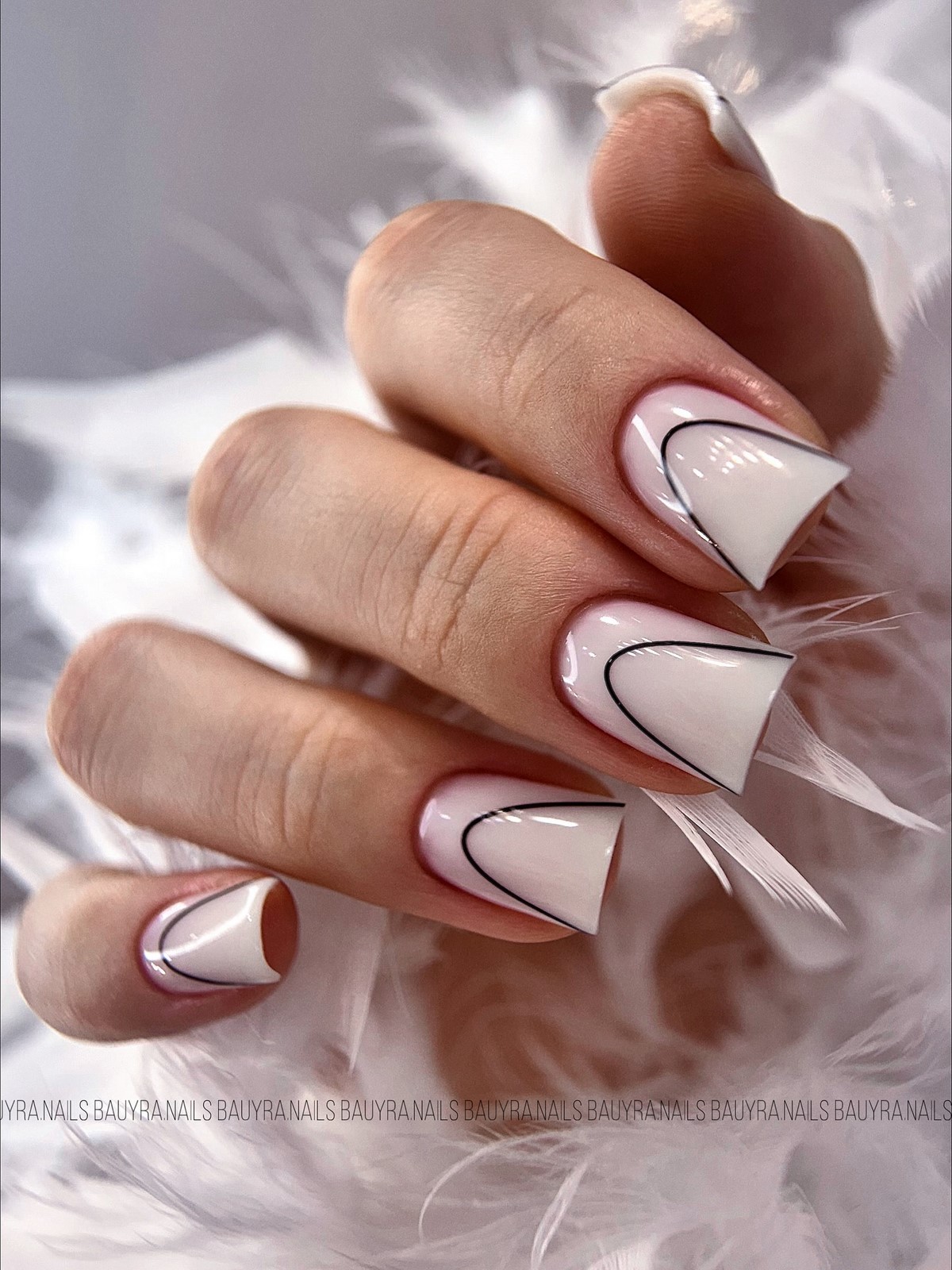 Маникюр весны 2026: цвет, который выглядит дорого без декора