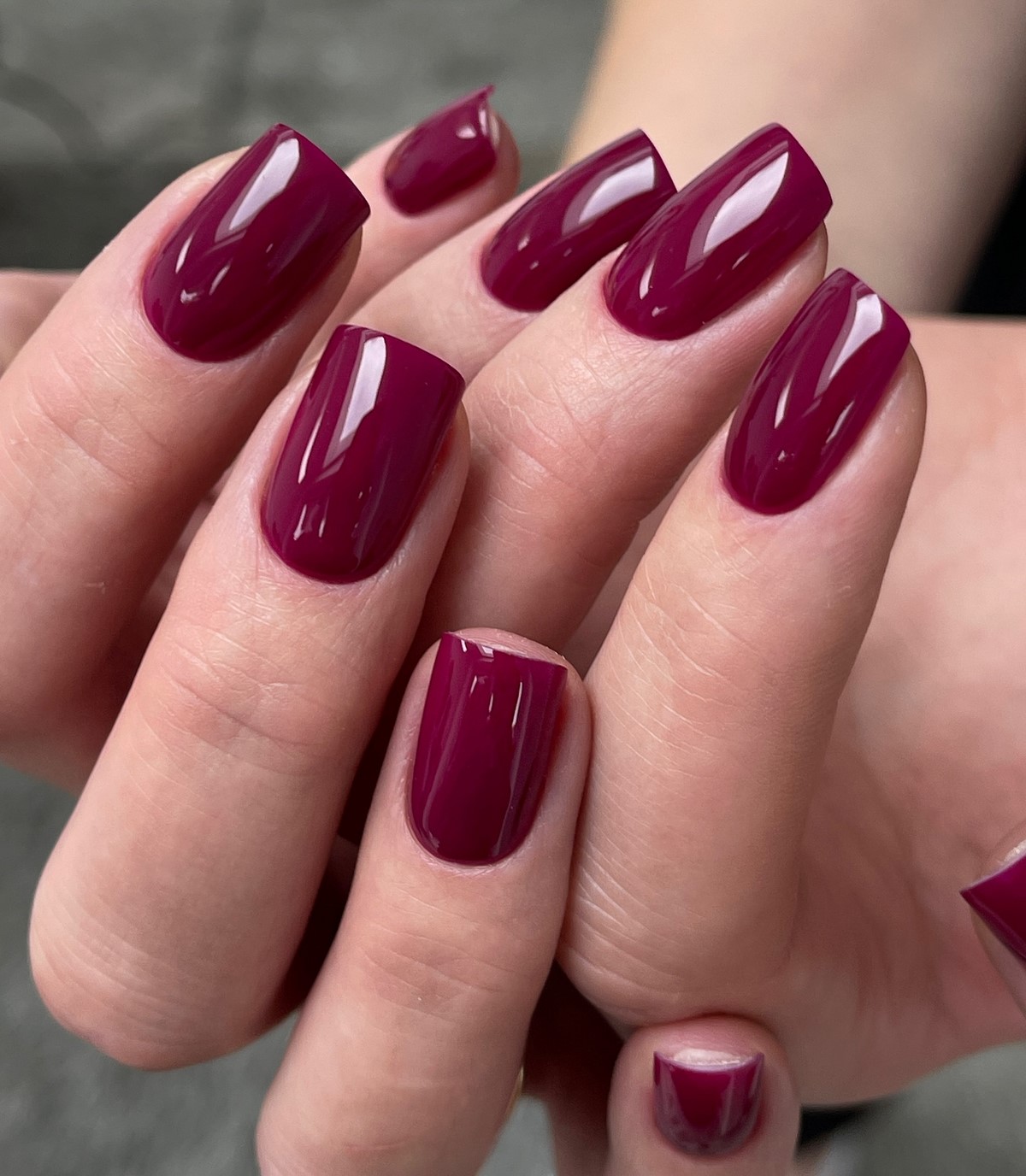 Маникюр весны 2026: оттенки, которые делают руки аккуратными