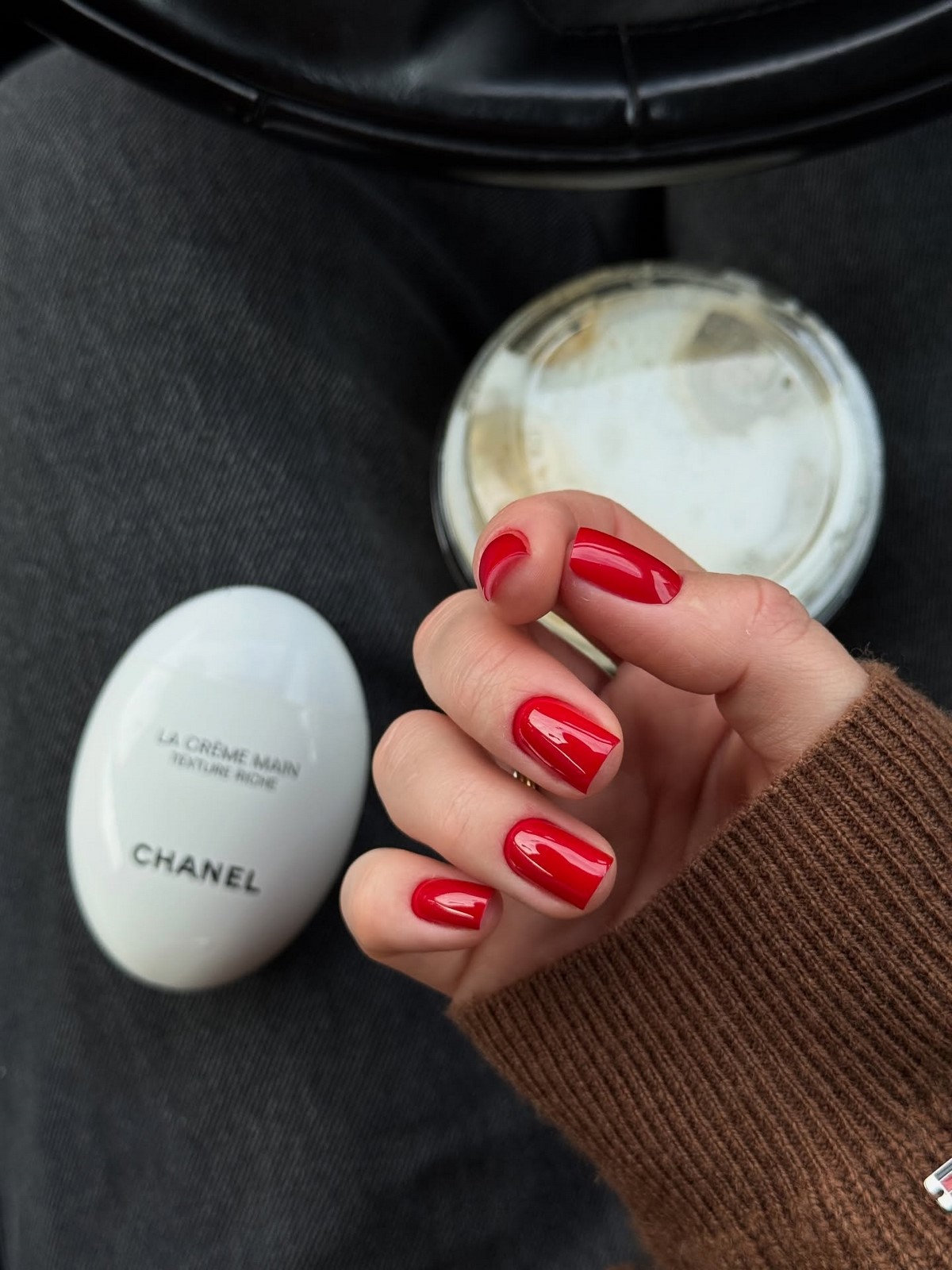 Маникюр весны 2026: оттенки, которые делают руки аккуратными