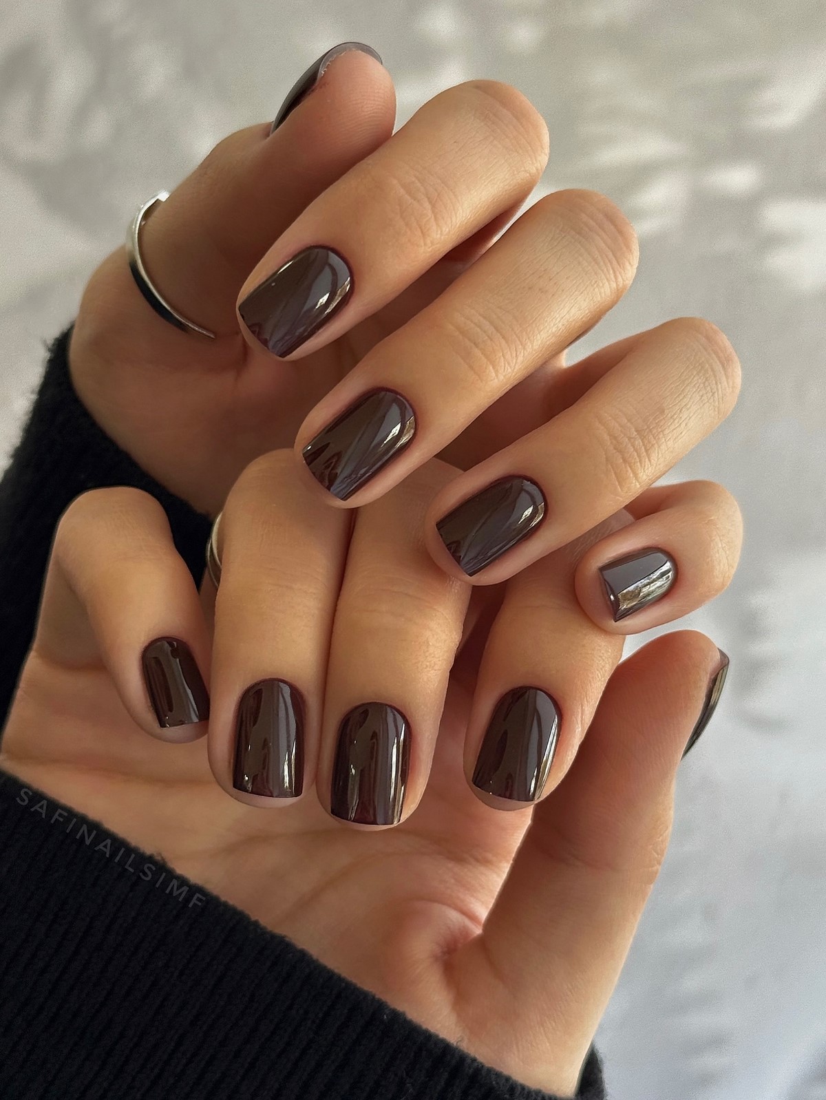 Маникюр весны 2026: оттенки, которые делают руки аккуратными