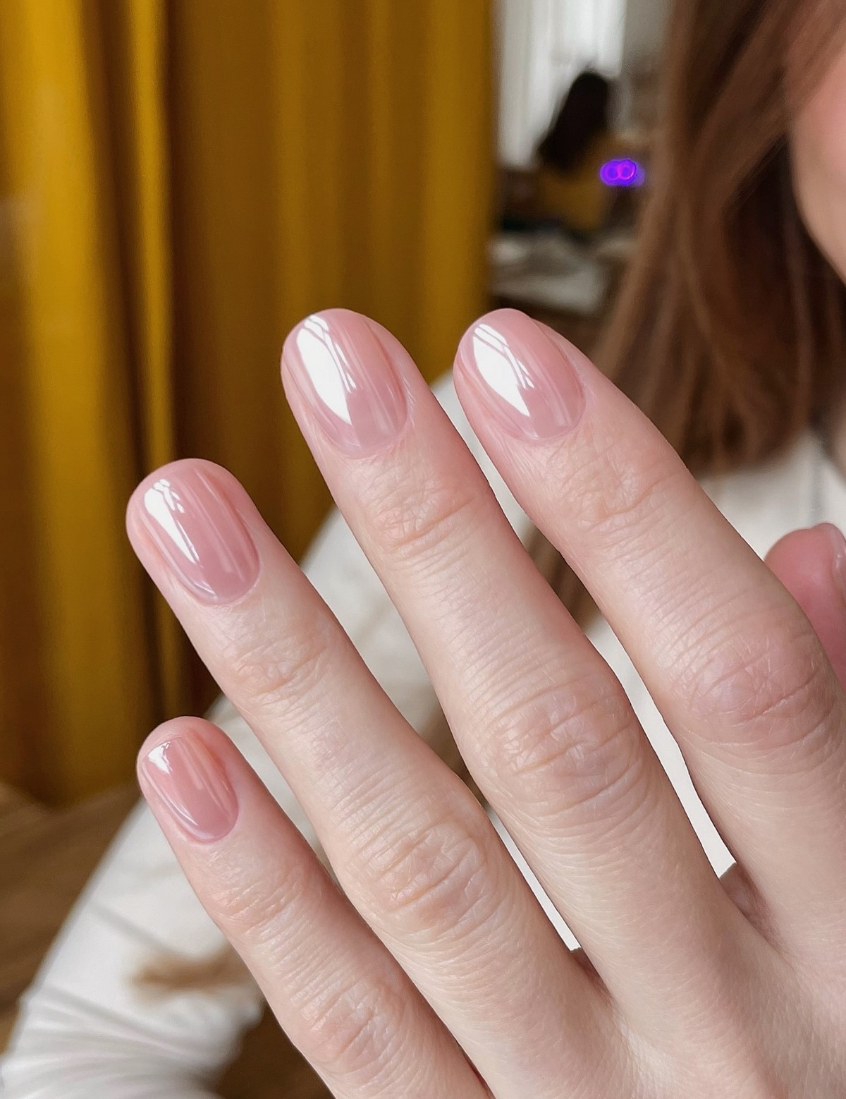 Маникюр весны 2026: оттенки, которые делают руки аккуратными