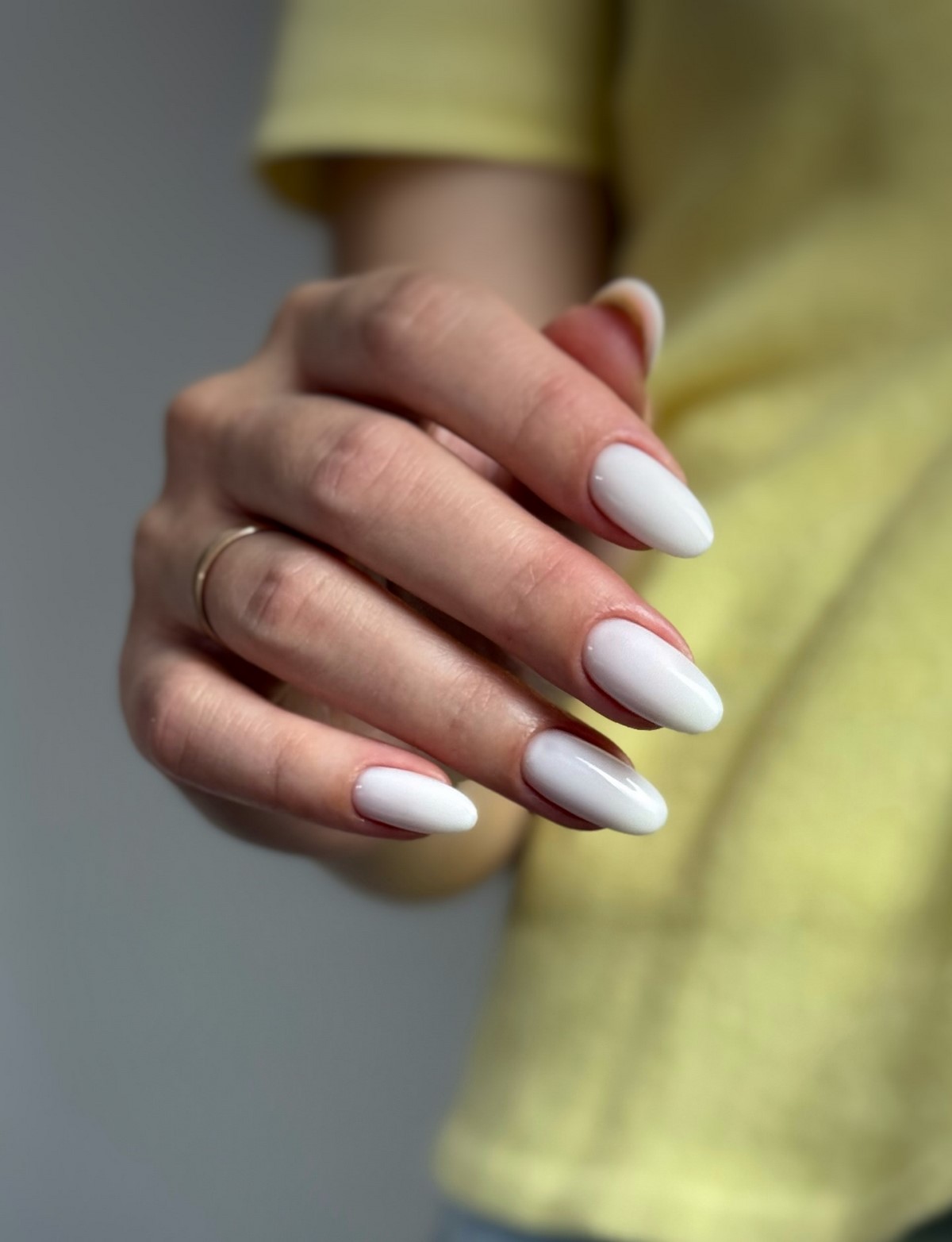 Маникюр весны 2026: оттенки, которые делают руки аккуратными