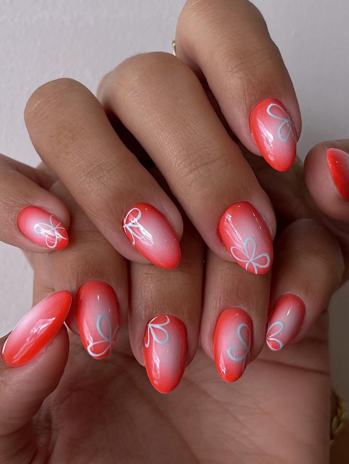 Маникюр весны 2026: цвета, из-за которых руки выглядят неухоженно