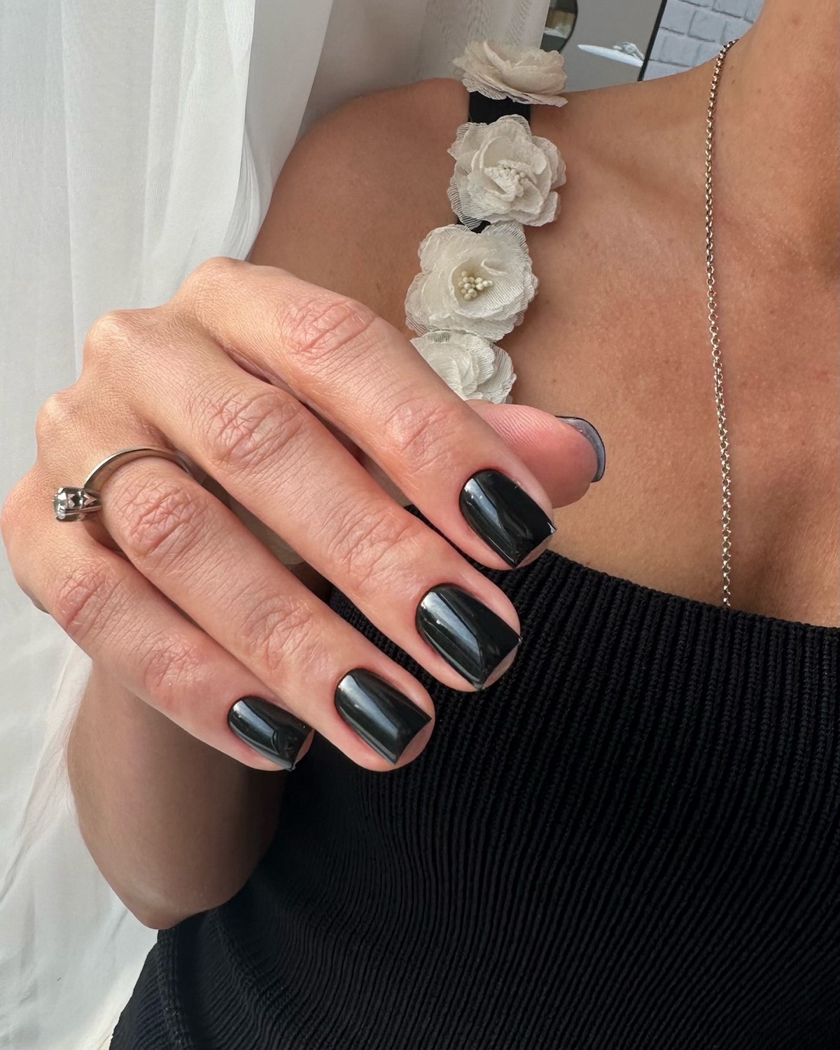 Маникюр весны 2026: цвета, из-за которых руки выглядят неухоженно